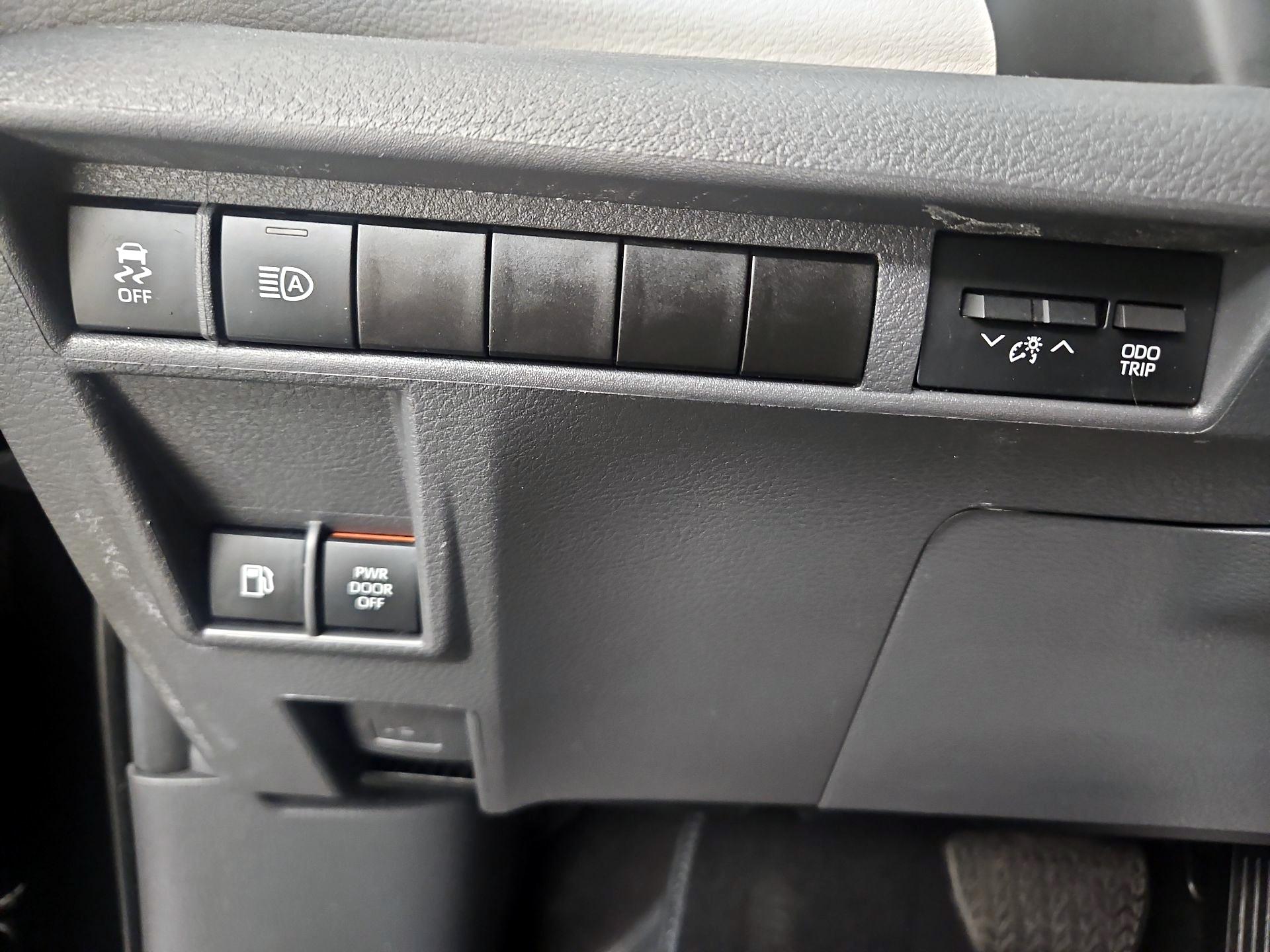 Thumbnail: 2024 Toyota Sienna - 13