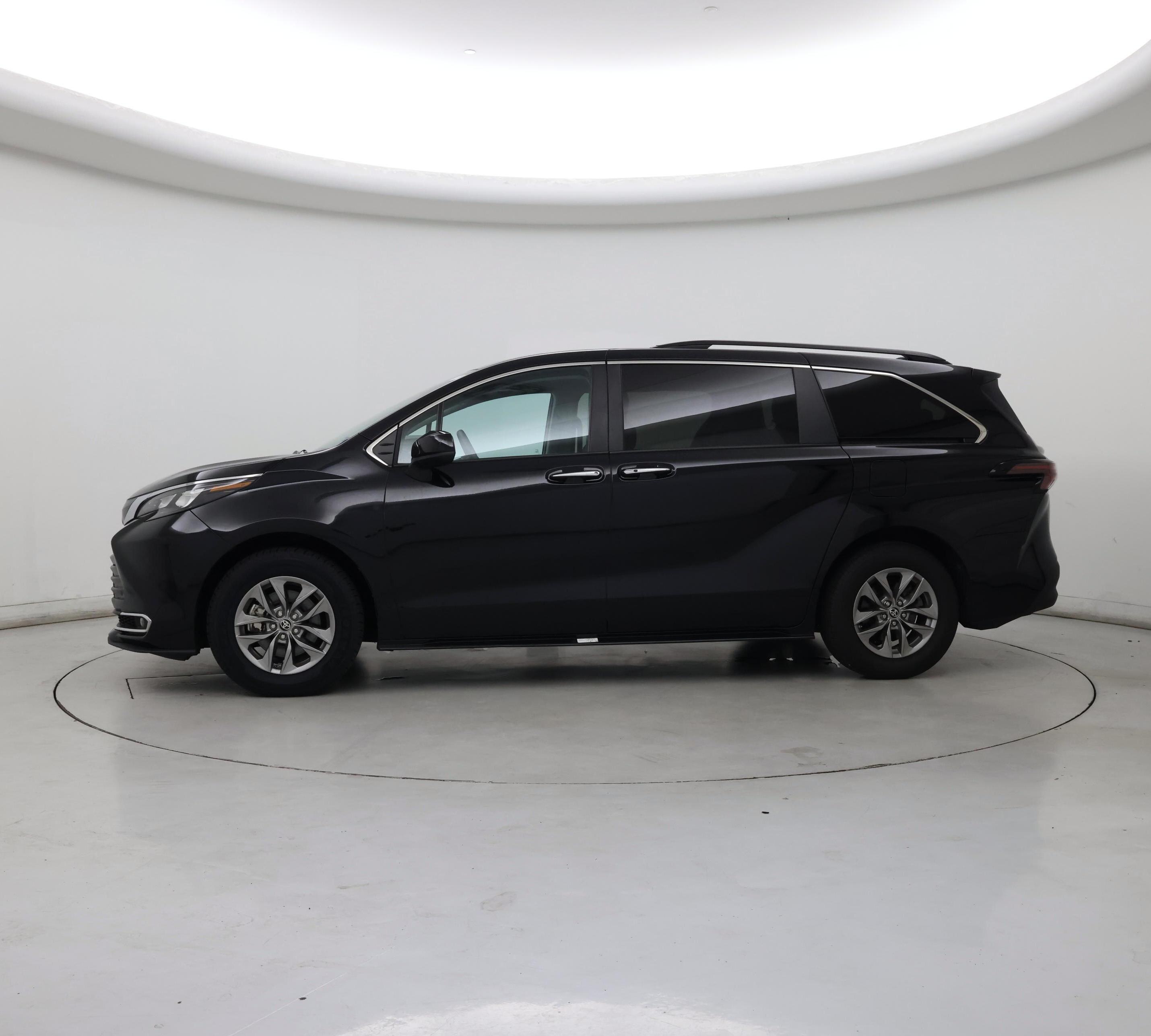 Thumbnail: 2024 Toyota Sienna - 3
