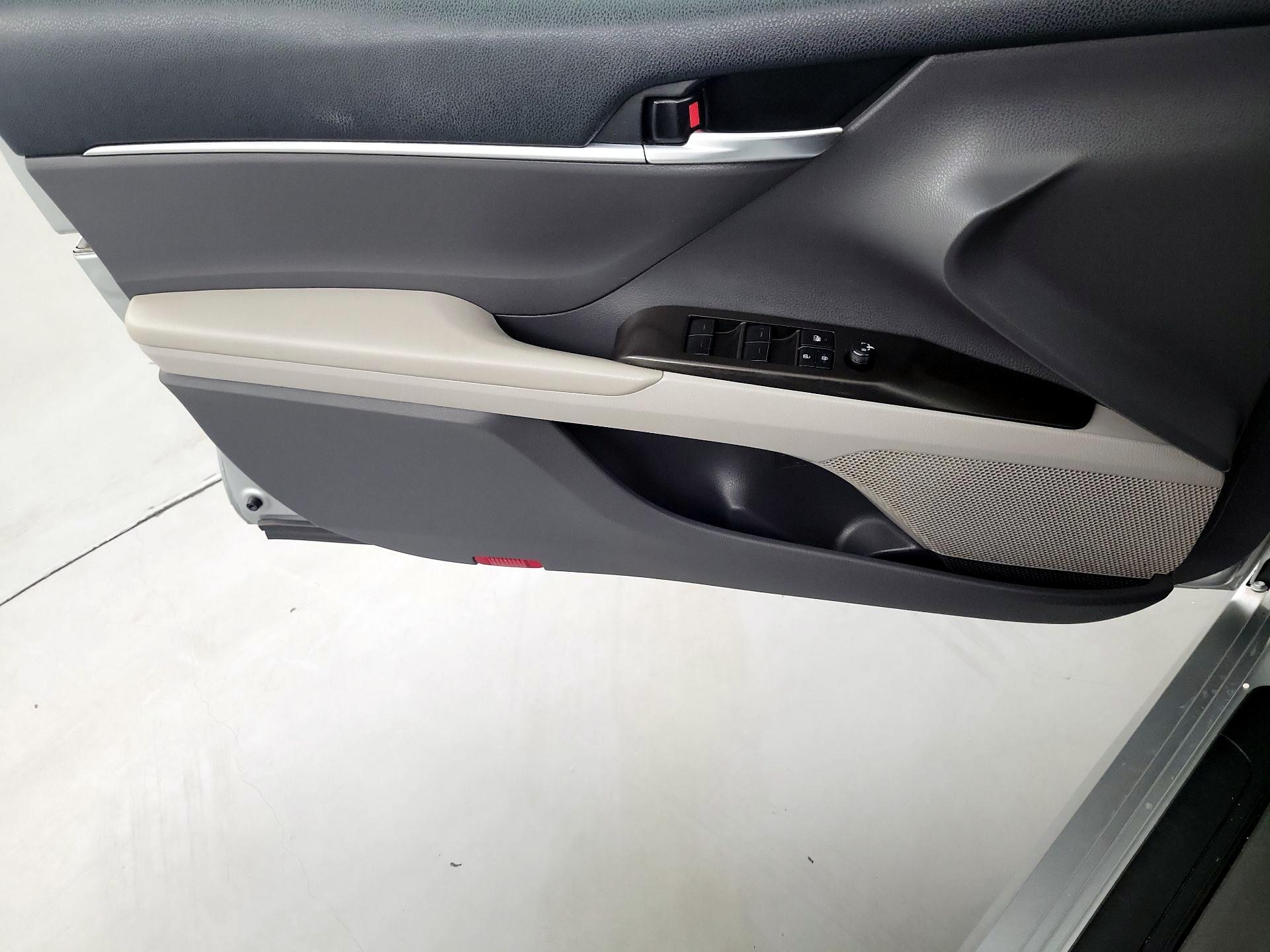 Thumbnail: 2022 Toyota Camry - 12