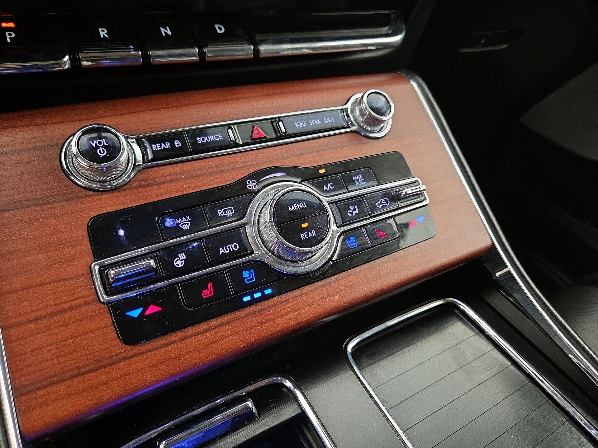 Thumbnail: 2021 Lincoln Aviator - 17