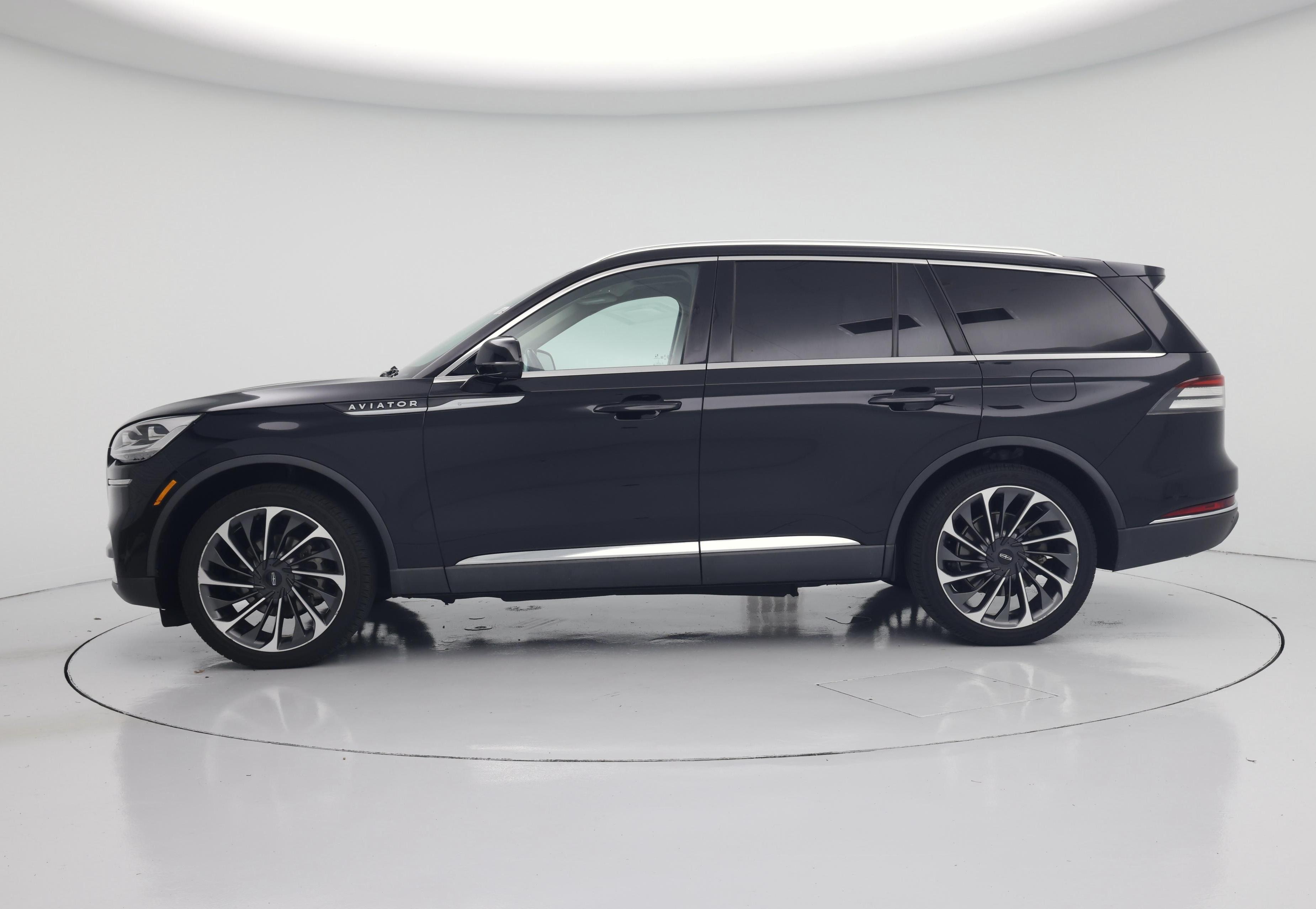 Thumbnail: 2021 Lincoln Aviator - 3