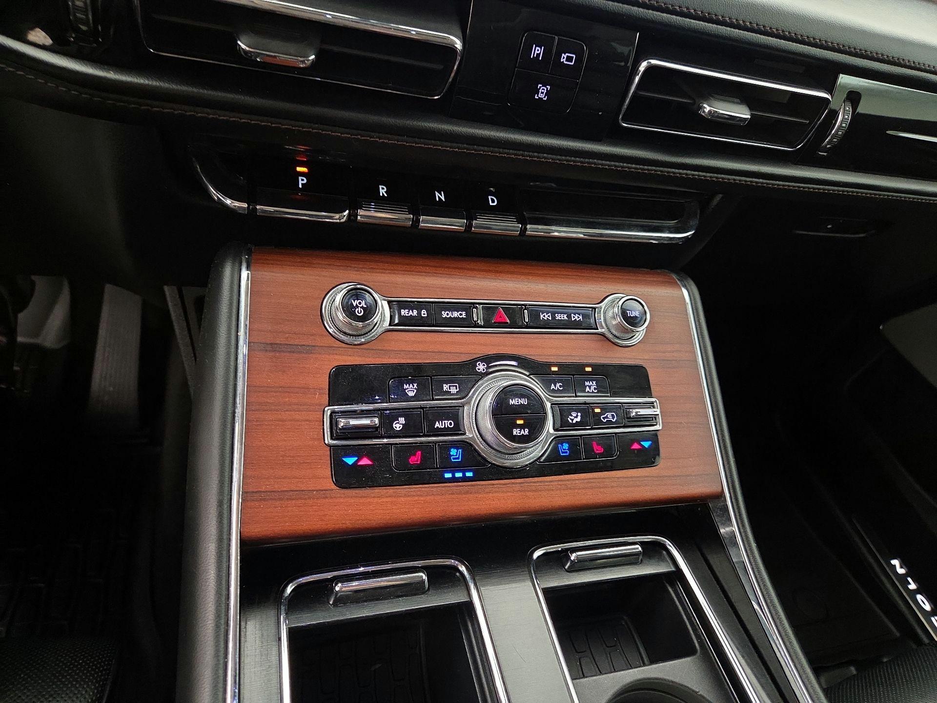 Thumbnail: 2021 Lincoln Aviator - 17
