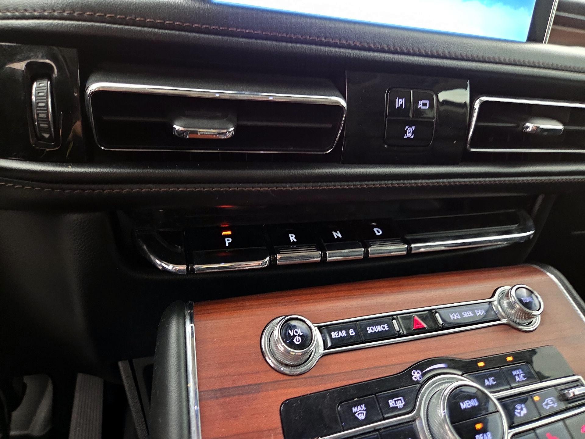 Thumbnail: 2021 Lincoln Aviator - 18