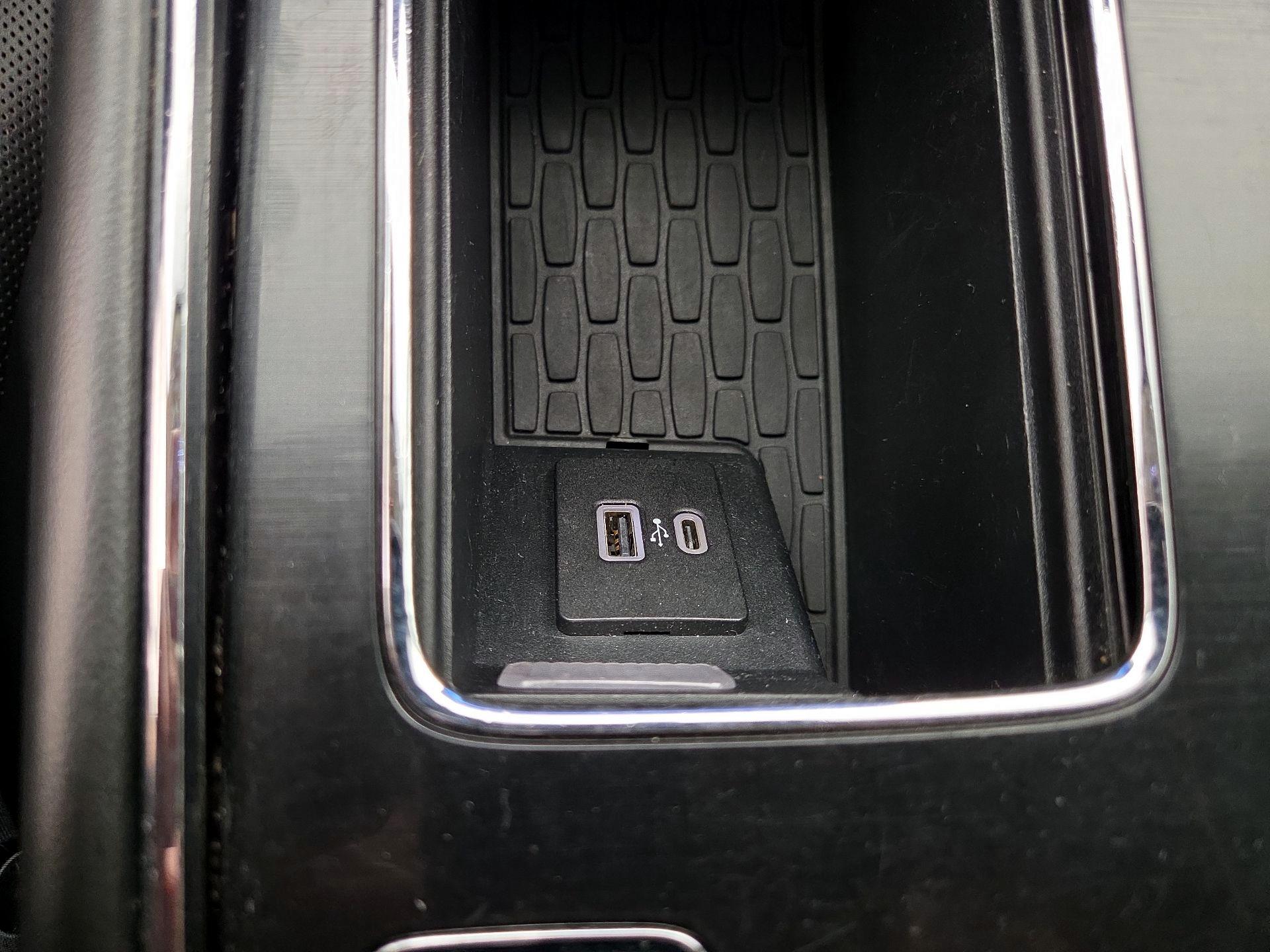 Thumbnail: 2021 Lincoln Aviator - 19
