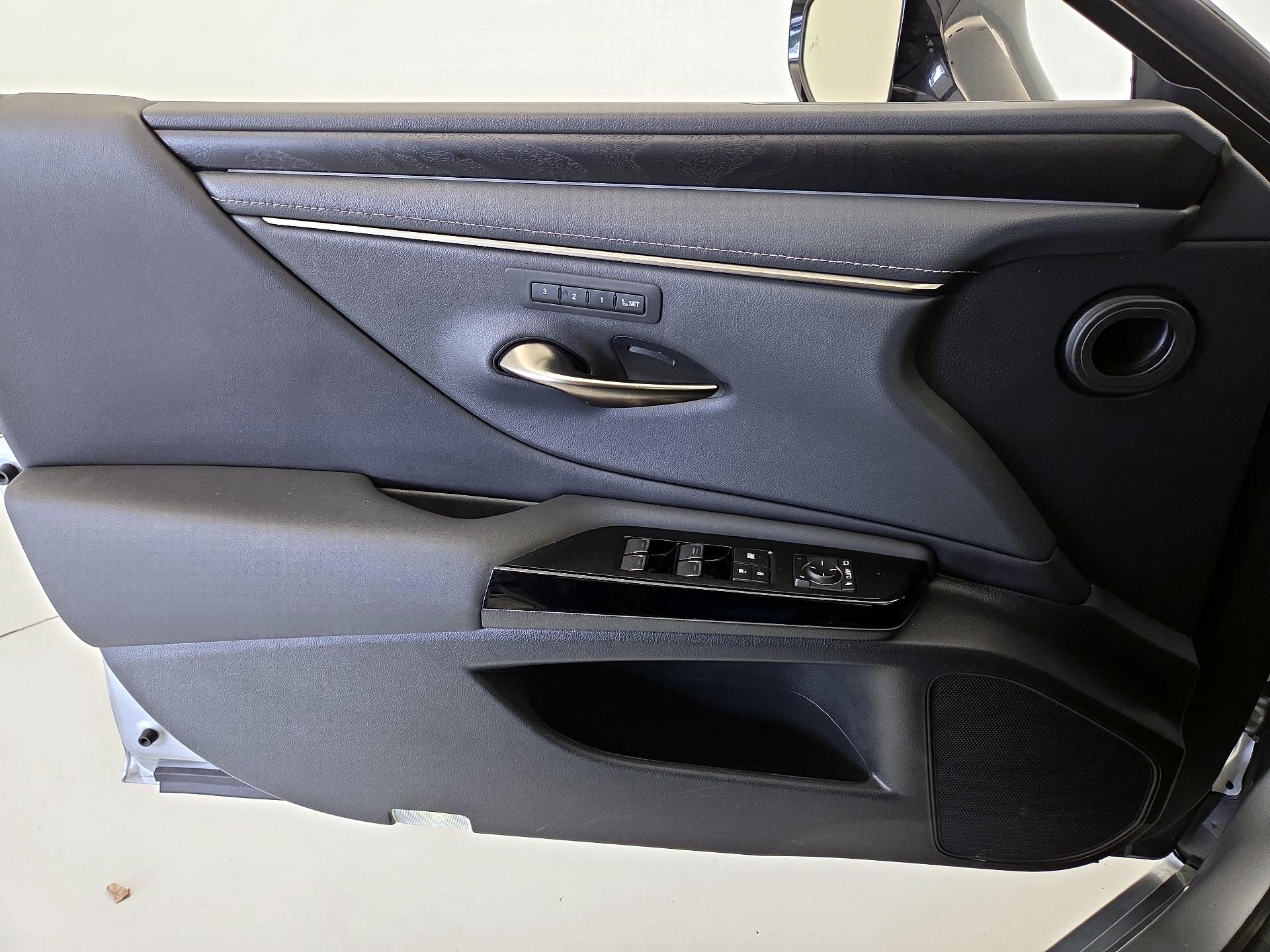 Thumbnail: 2023 Lexus ES - 12