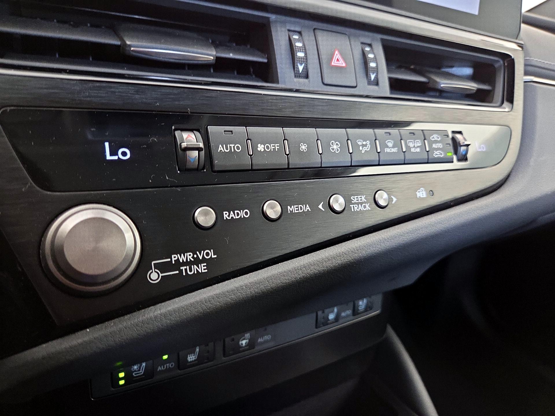 Thumbnail: 2023 Lexus ES - 15
