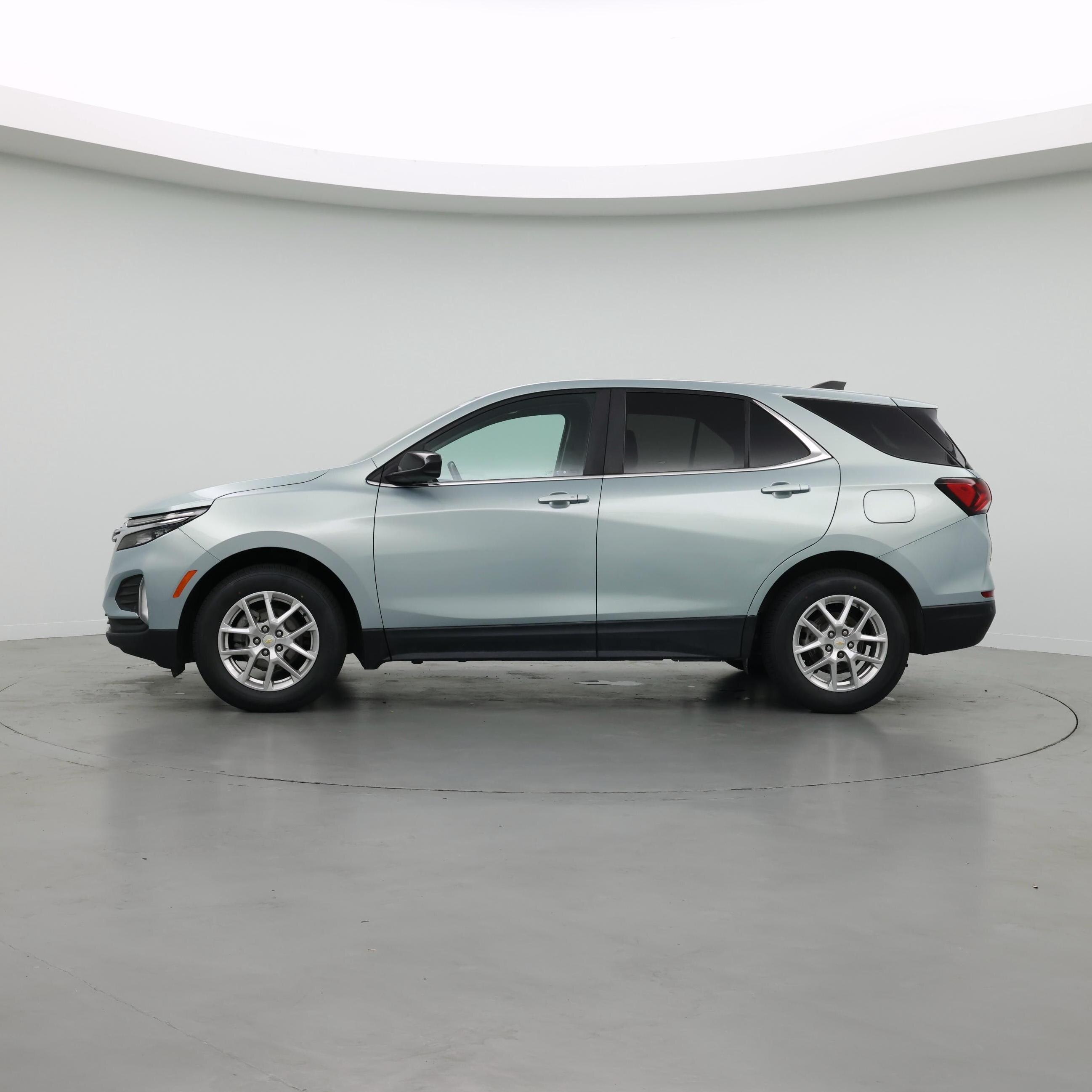 Thumbnail: 2022 Chevrolet Equinox - 3