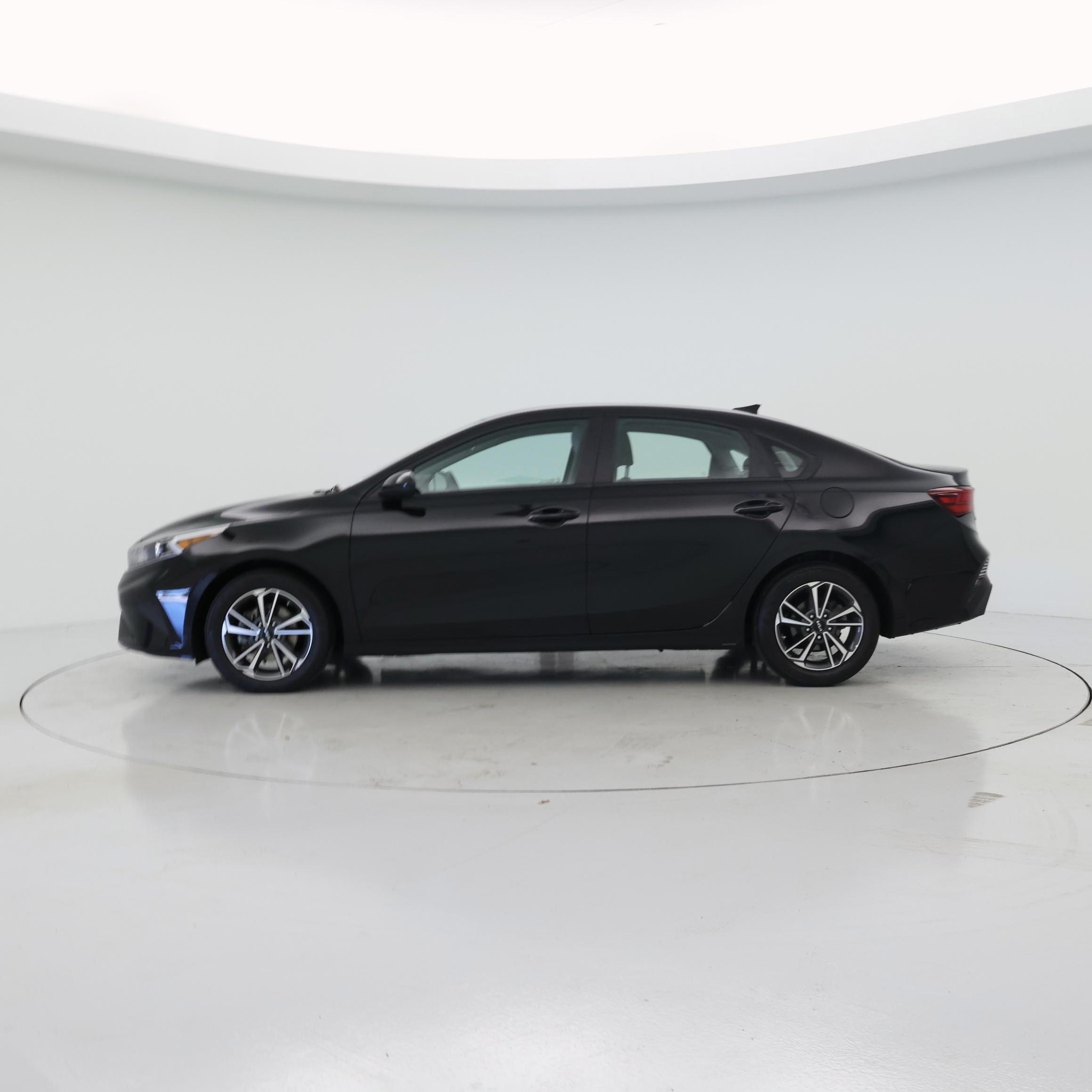 Thumbnail: 2023 Kia Forte - 3