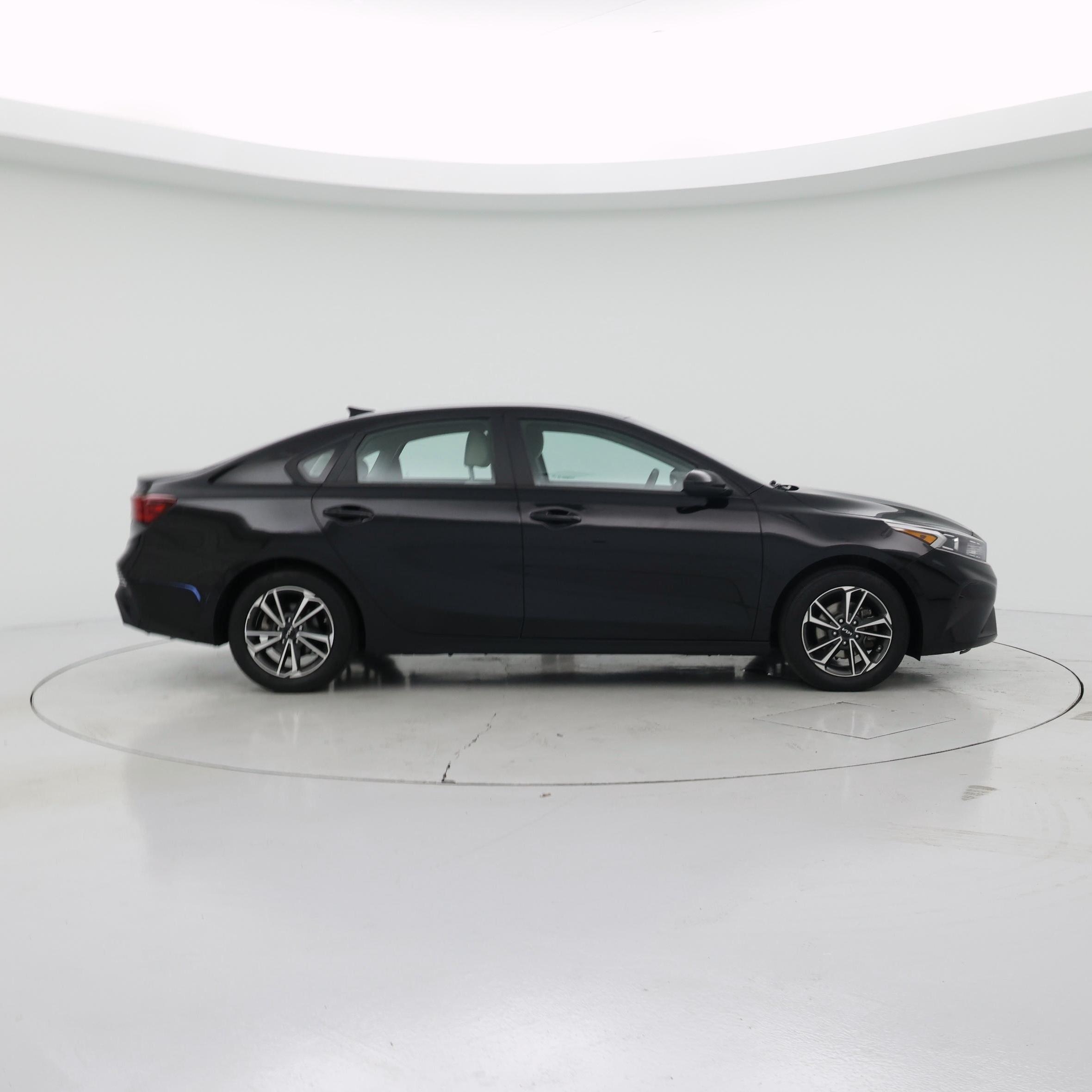 Thumbnail: 2023 Kia Forte - 7