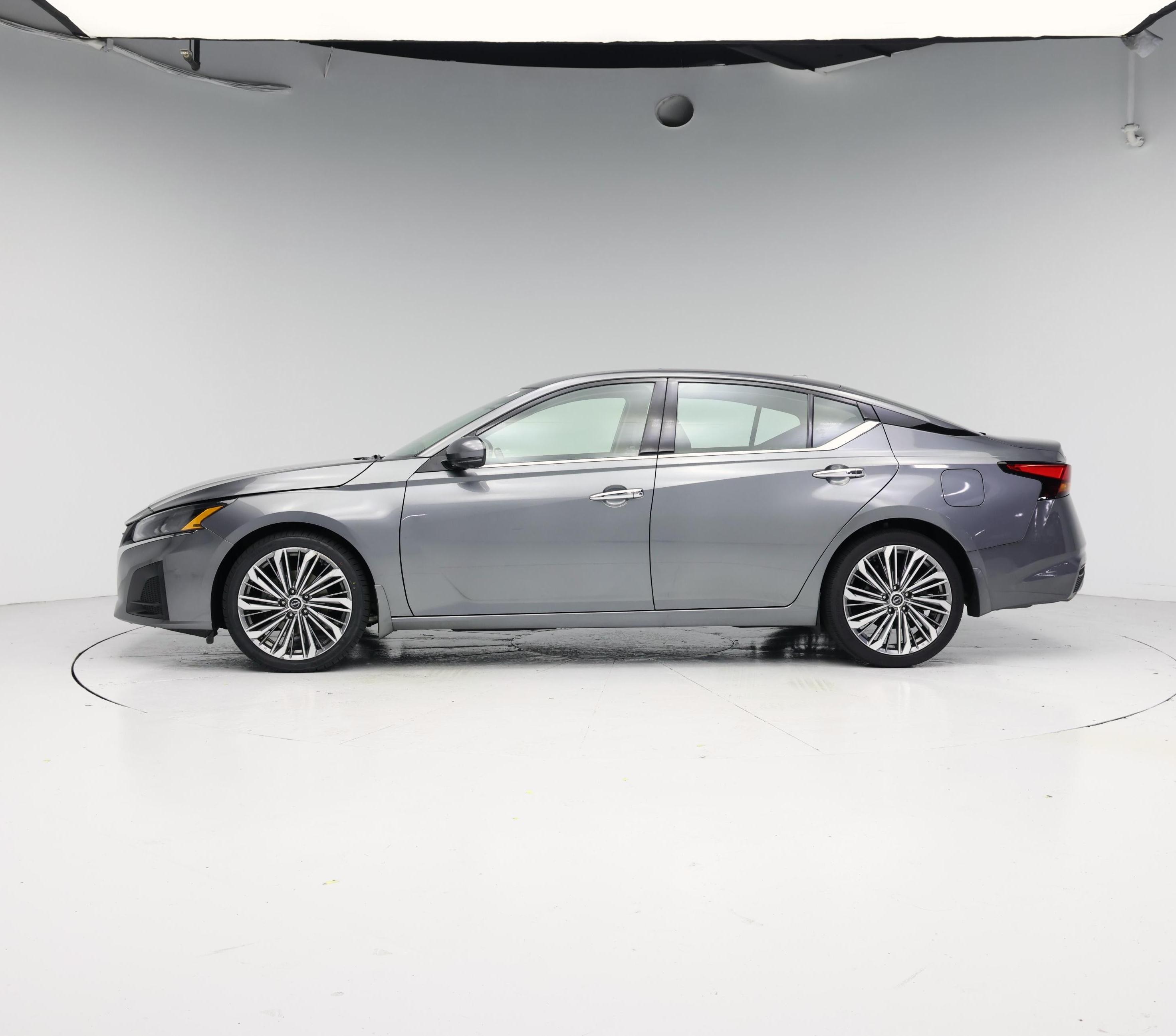 Thumbnail: 2023 Nissan Altima - 3