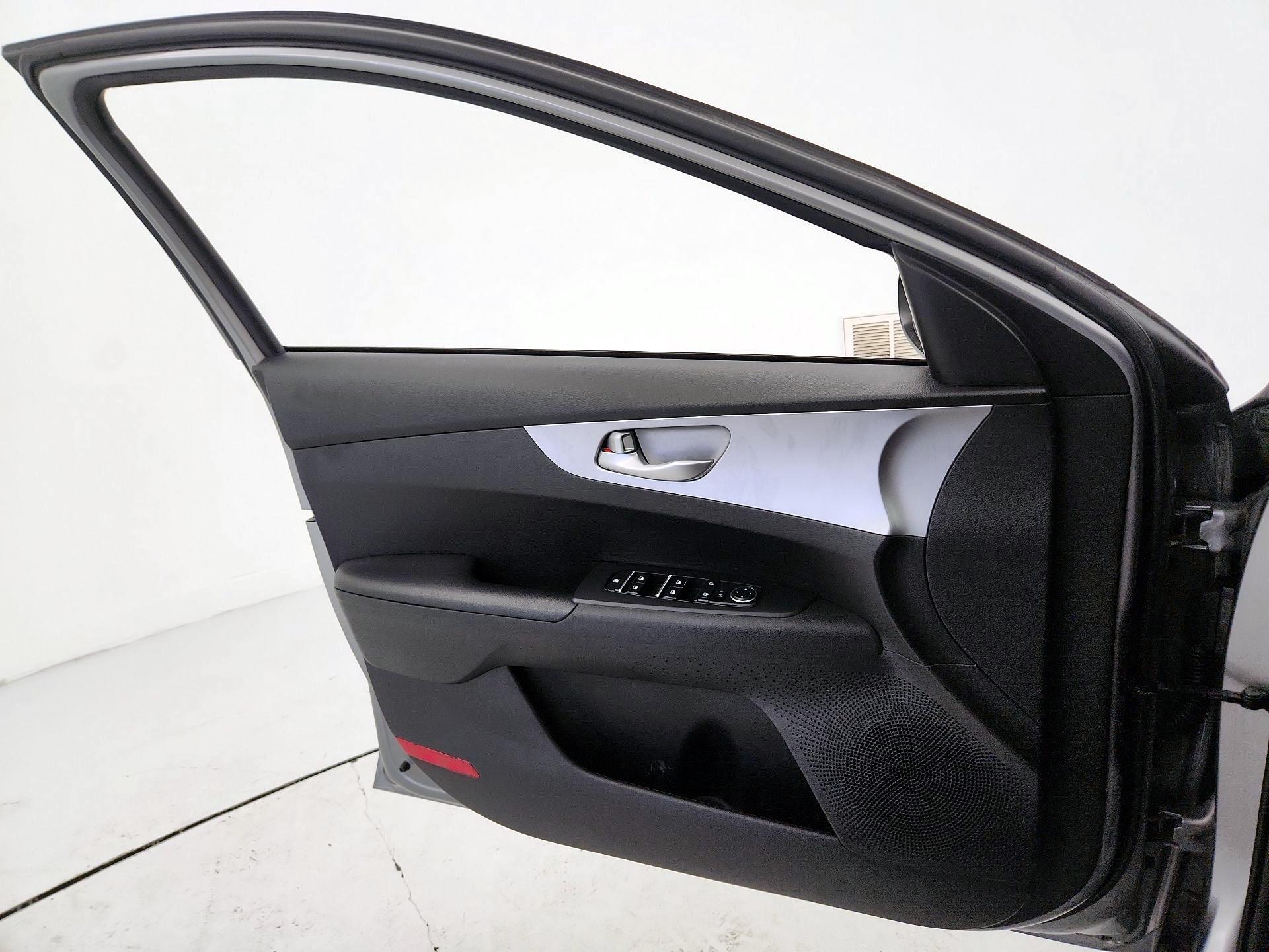 Thumbnail: 2023 Kia Forte - 12