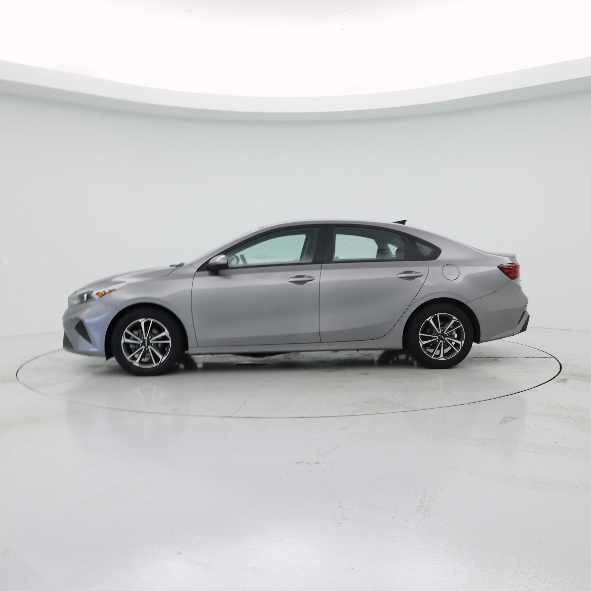 Thumbnail: 2023 Kia Forte - 3