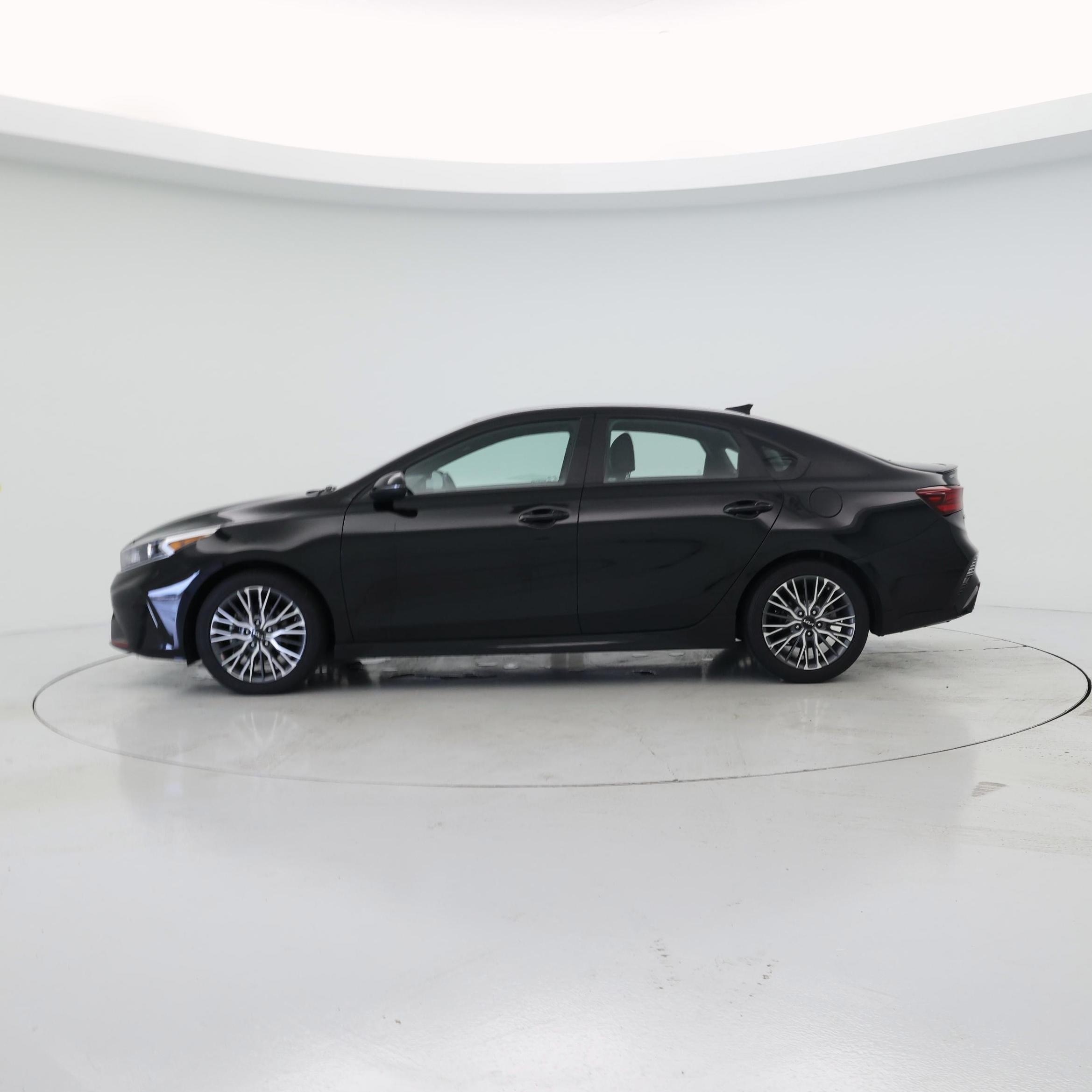 Thumbnail: 2023 Kia Forte - 3