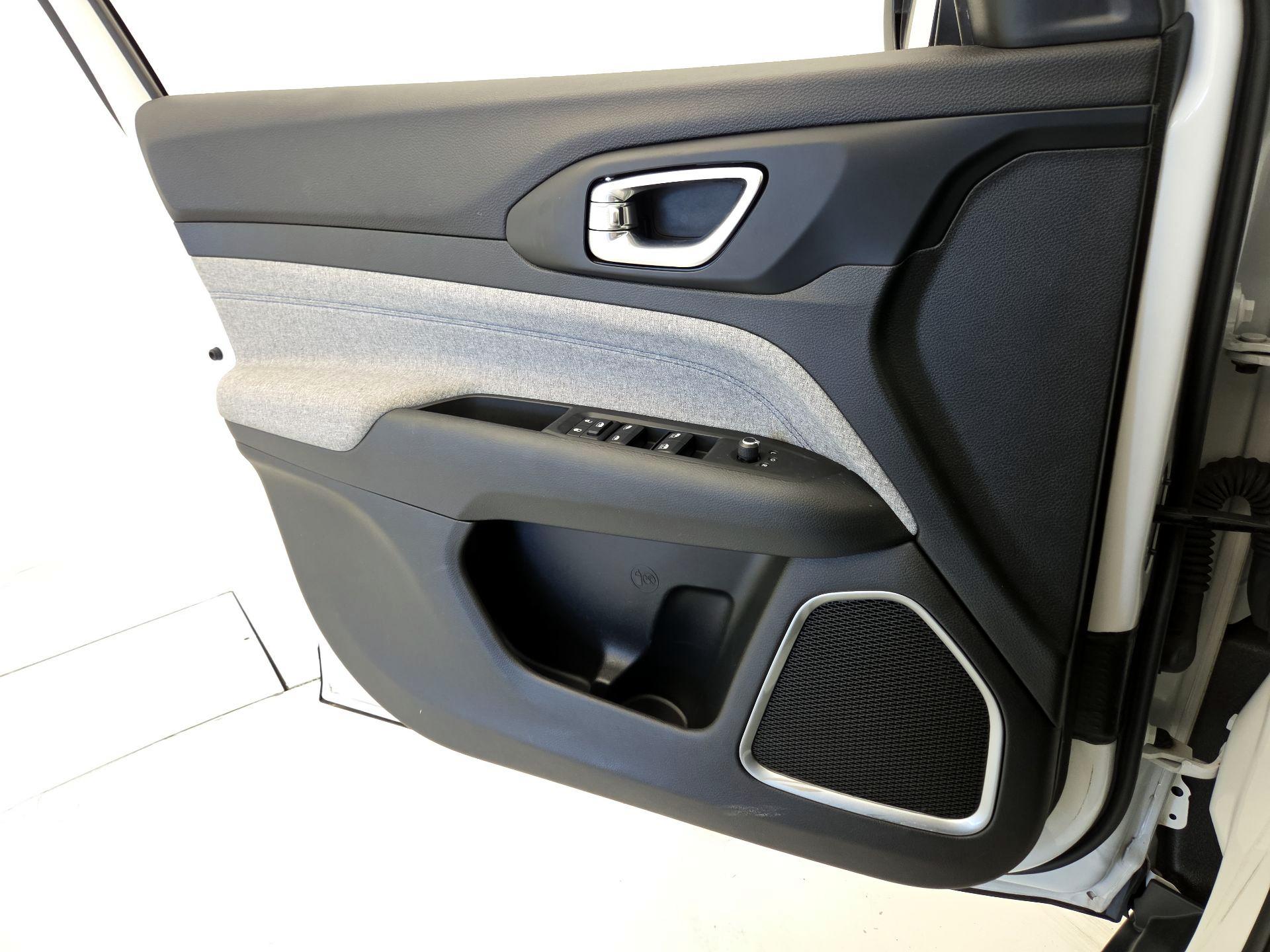 Thumbnail: 2022 Jeep Compass - 12
