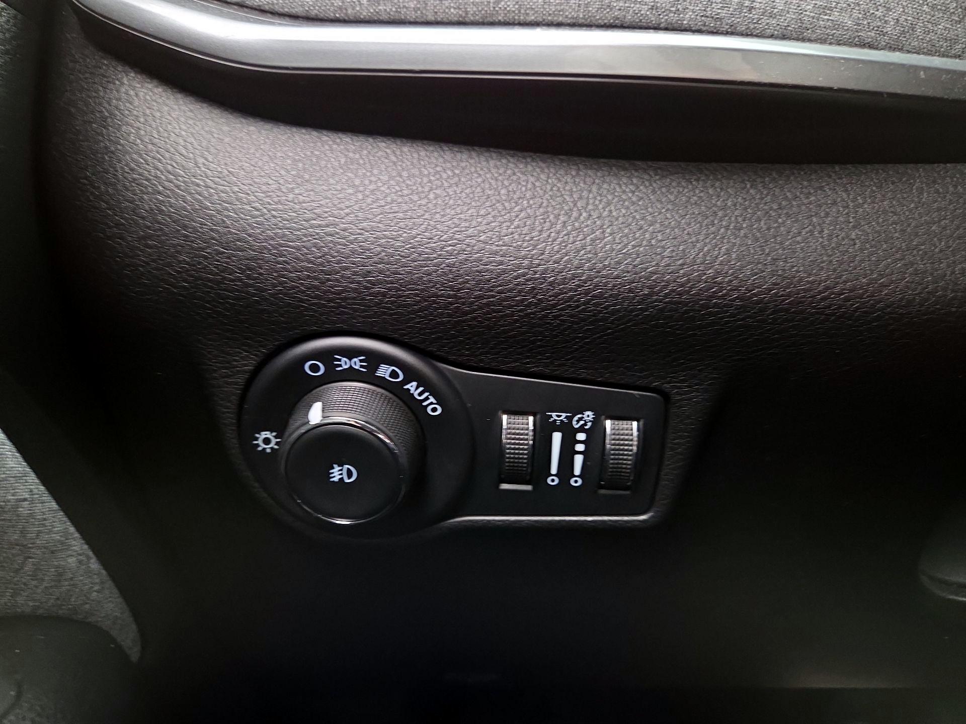 Thumbnail: 2022 Jeep Compass - 13