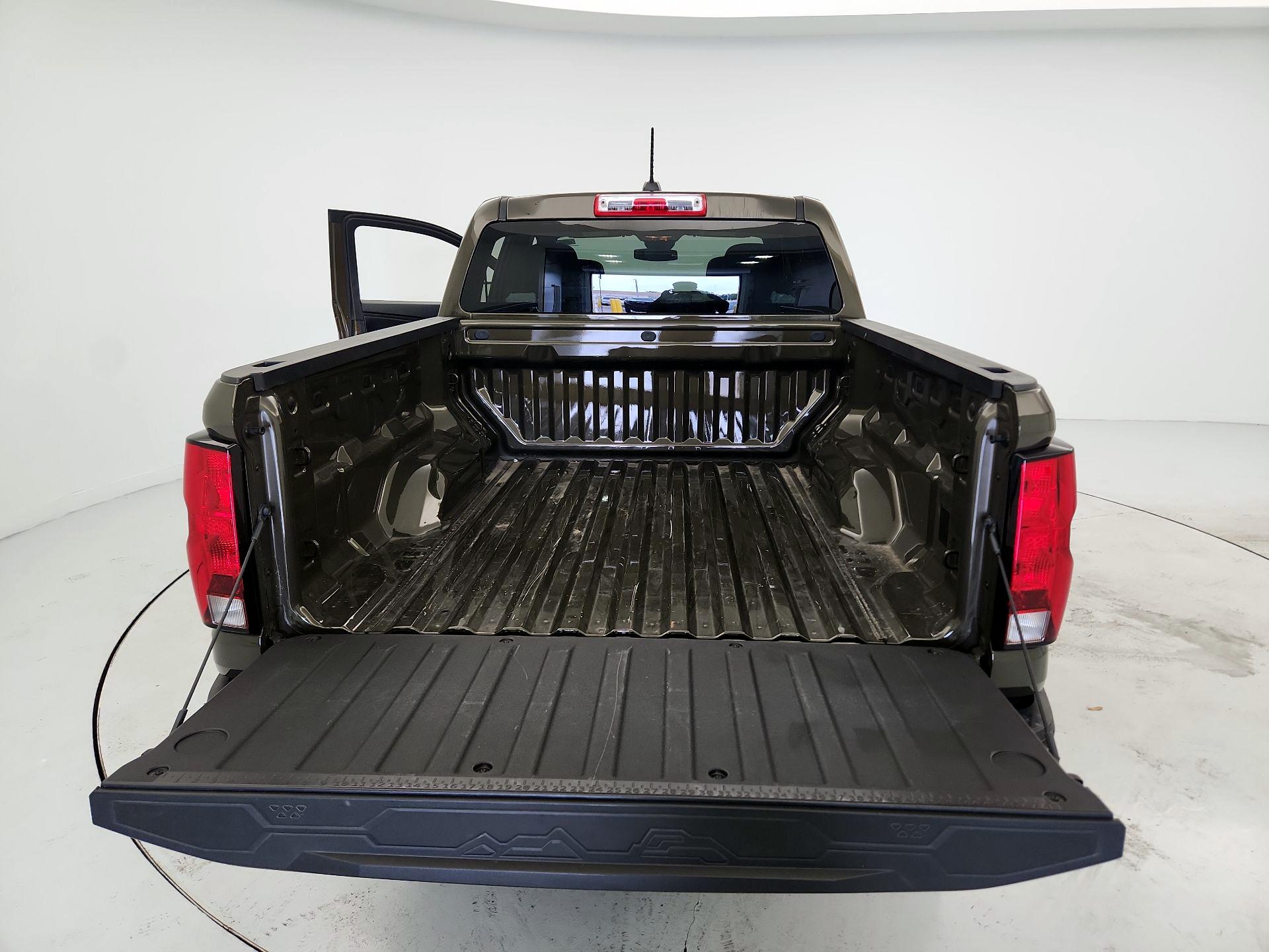 Thumbnail: 2023 Chevrolet Colorado - 19