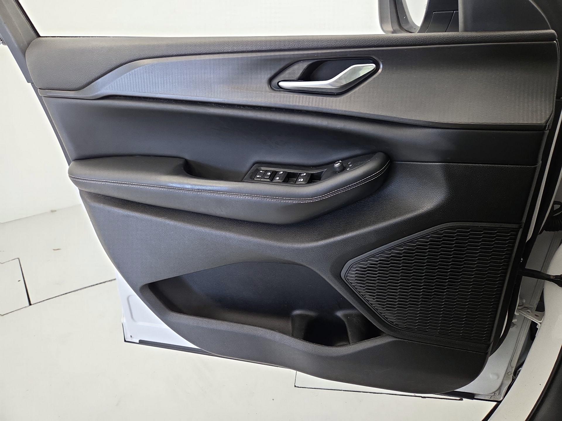 Thumbnail: 2023 Jeep Grand Cherokee - 12