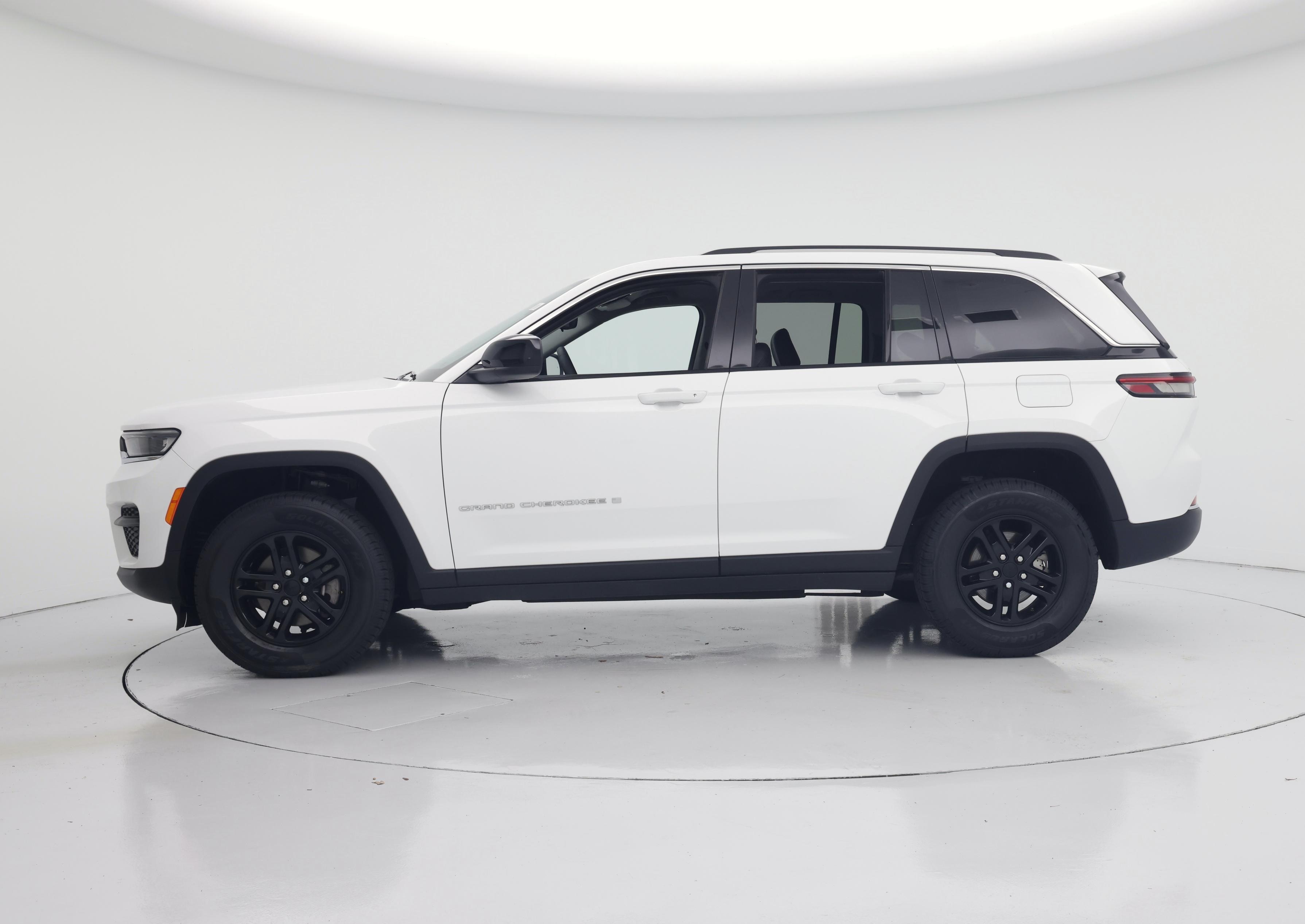 Thumbnail: 2023 Jeep Grand Cherokee - 3