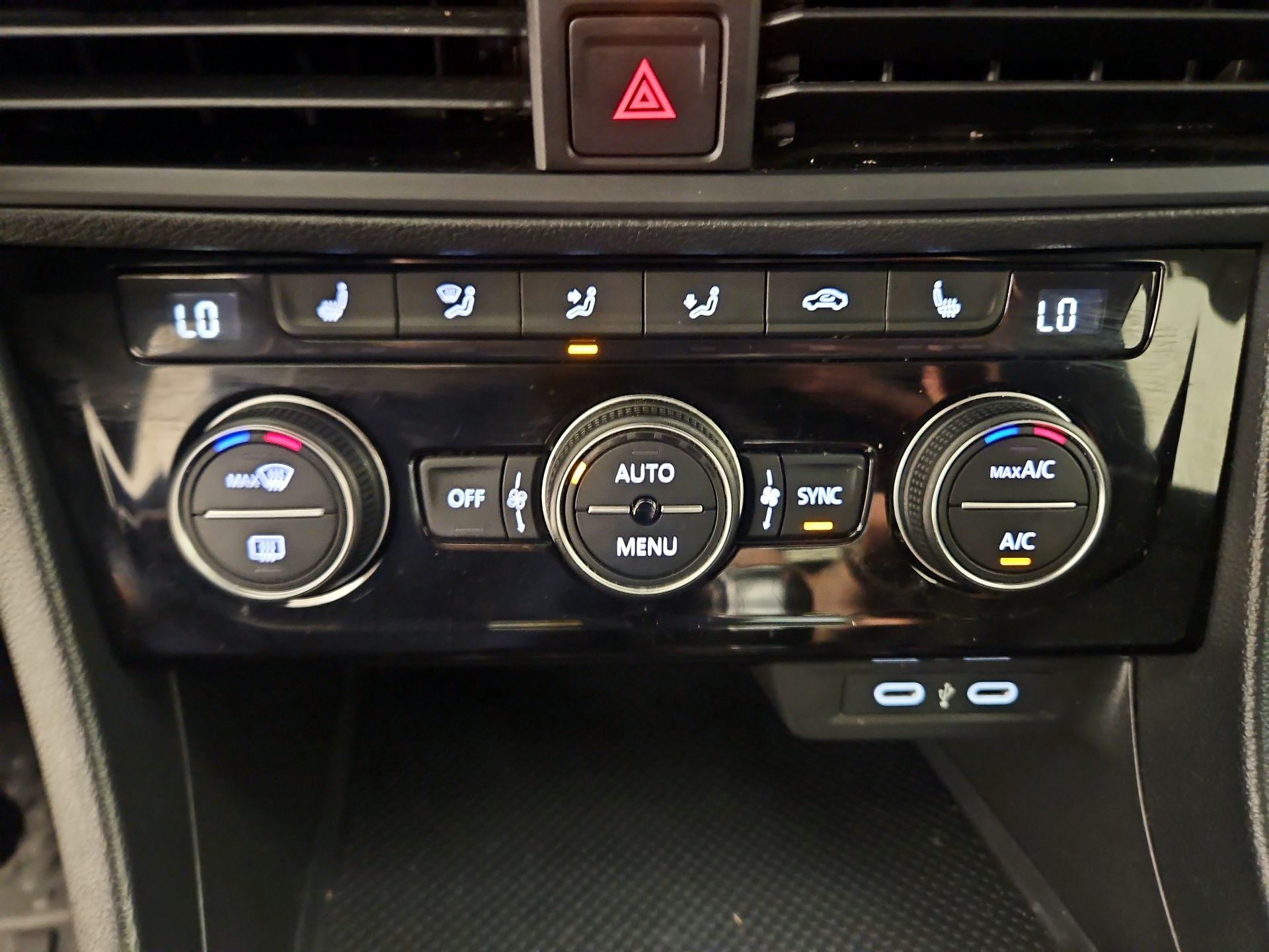 Thumbnail: 2024 Volkswagen Jetta - 16
