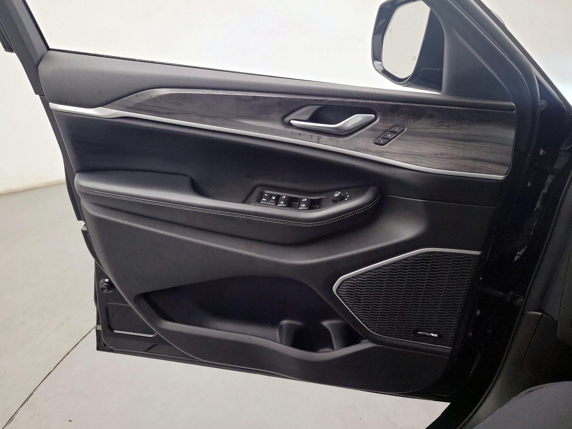 Thumbnail: 2022 Jeep Grand Cherokee - 10