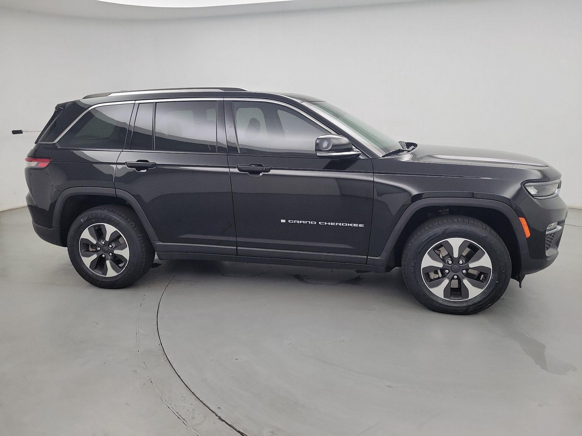 Thumbnail: 2022 Jeep Grand Cherokee - 4