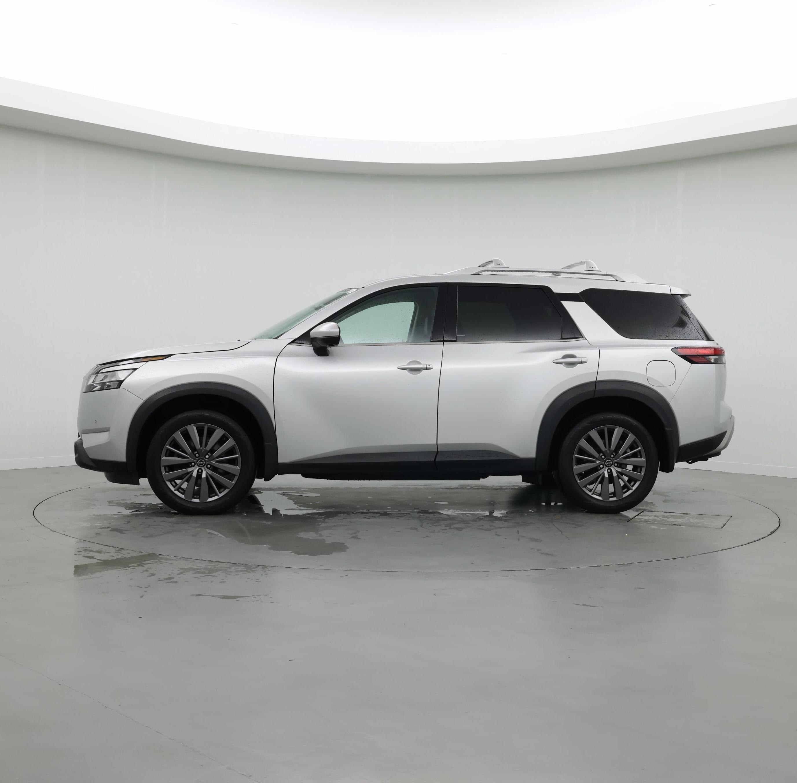 Thumbnail: 2023 Nissan Pathfinder - 3