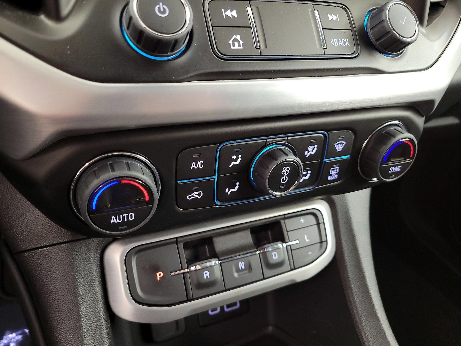 2023 GMC Acadia SLT - Photo 17