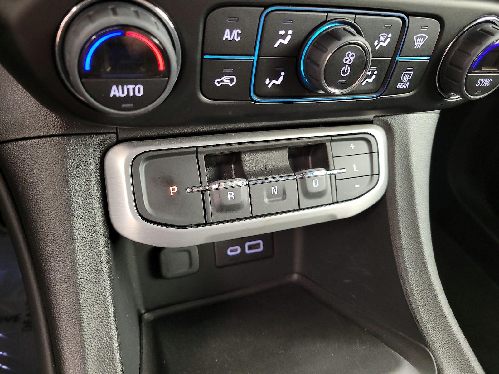 2023 GMC Acadia SLT - Photo 18