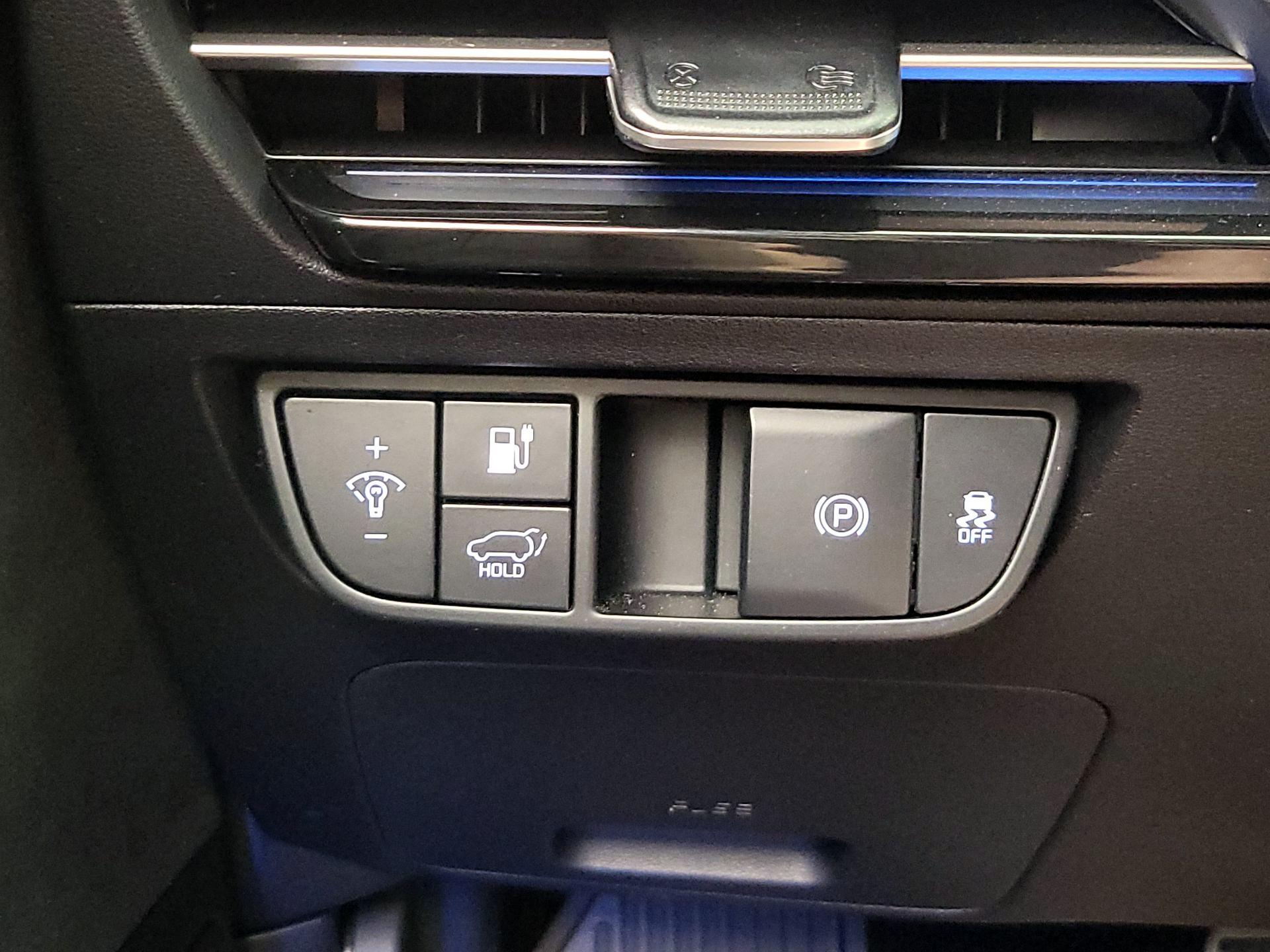 Thumbnail: 2023 Kia EV6 - 13
