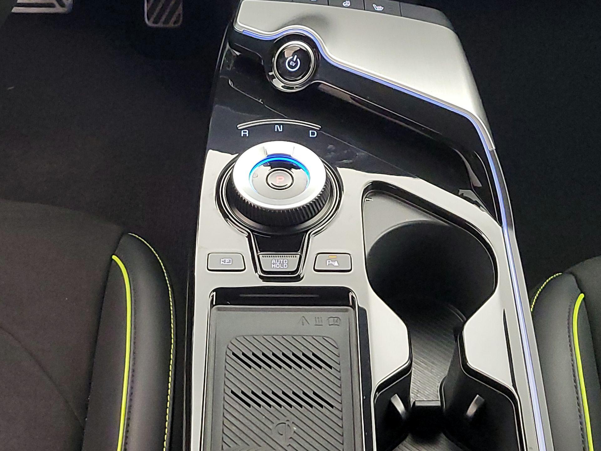 Thumbnail: 2023 Kia EV6 - 18