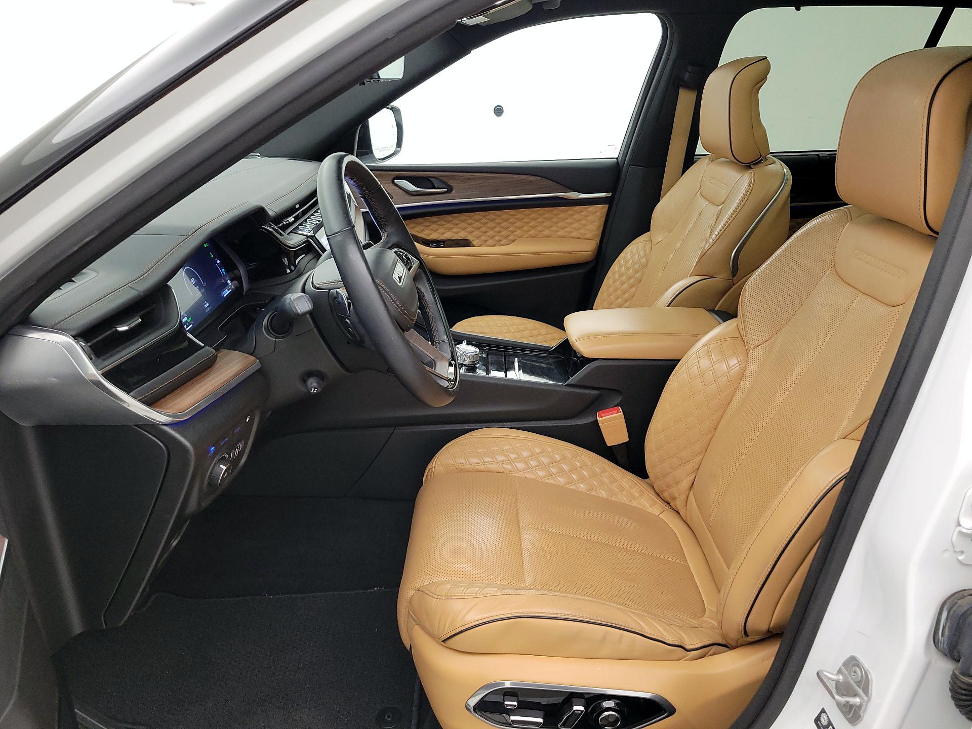Thumbnail: 2022 Jeep Grand Cherokee - 11
