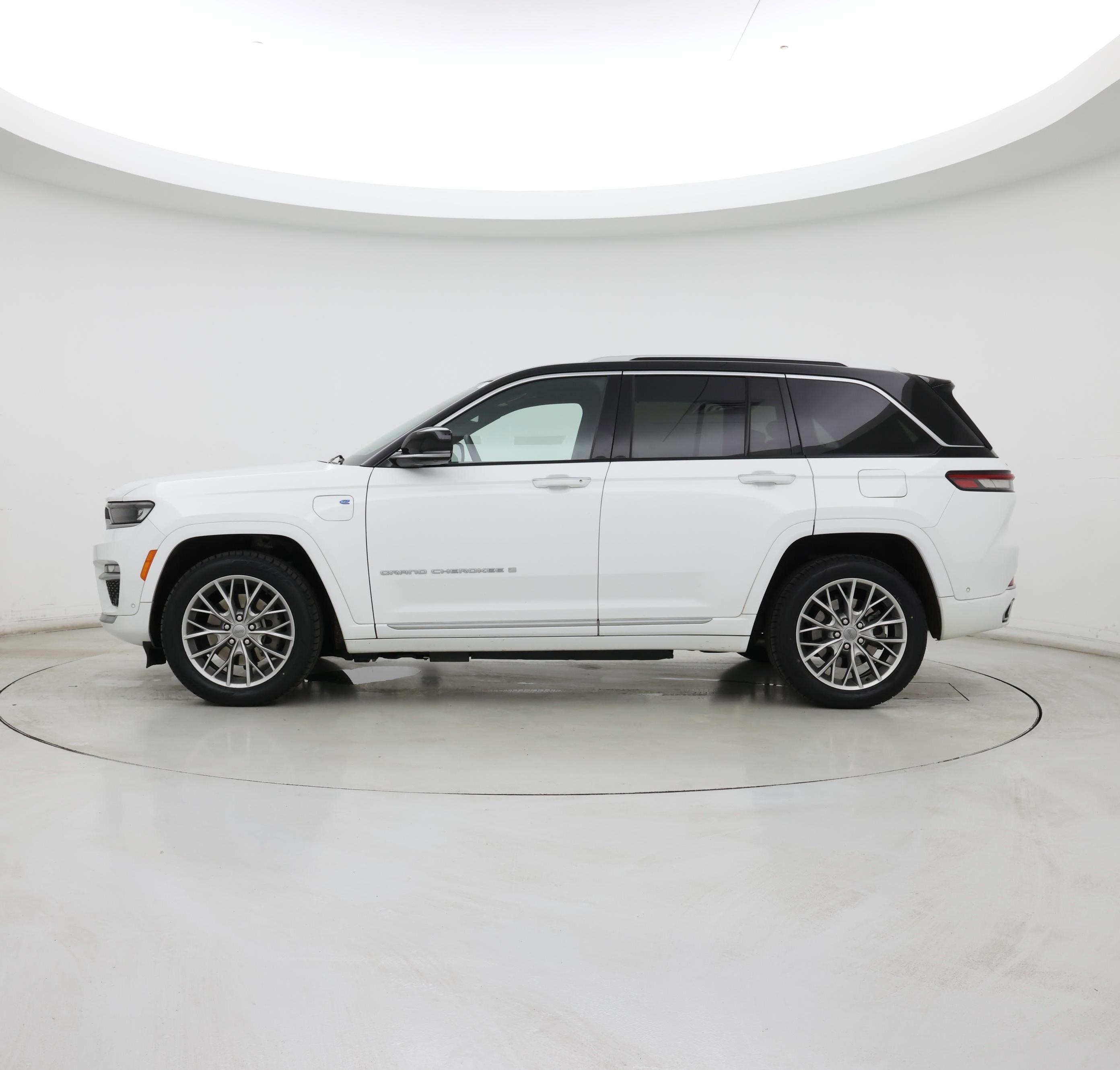 Thumbnail: 2022 Jeep Grand Cherokee - 3