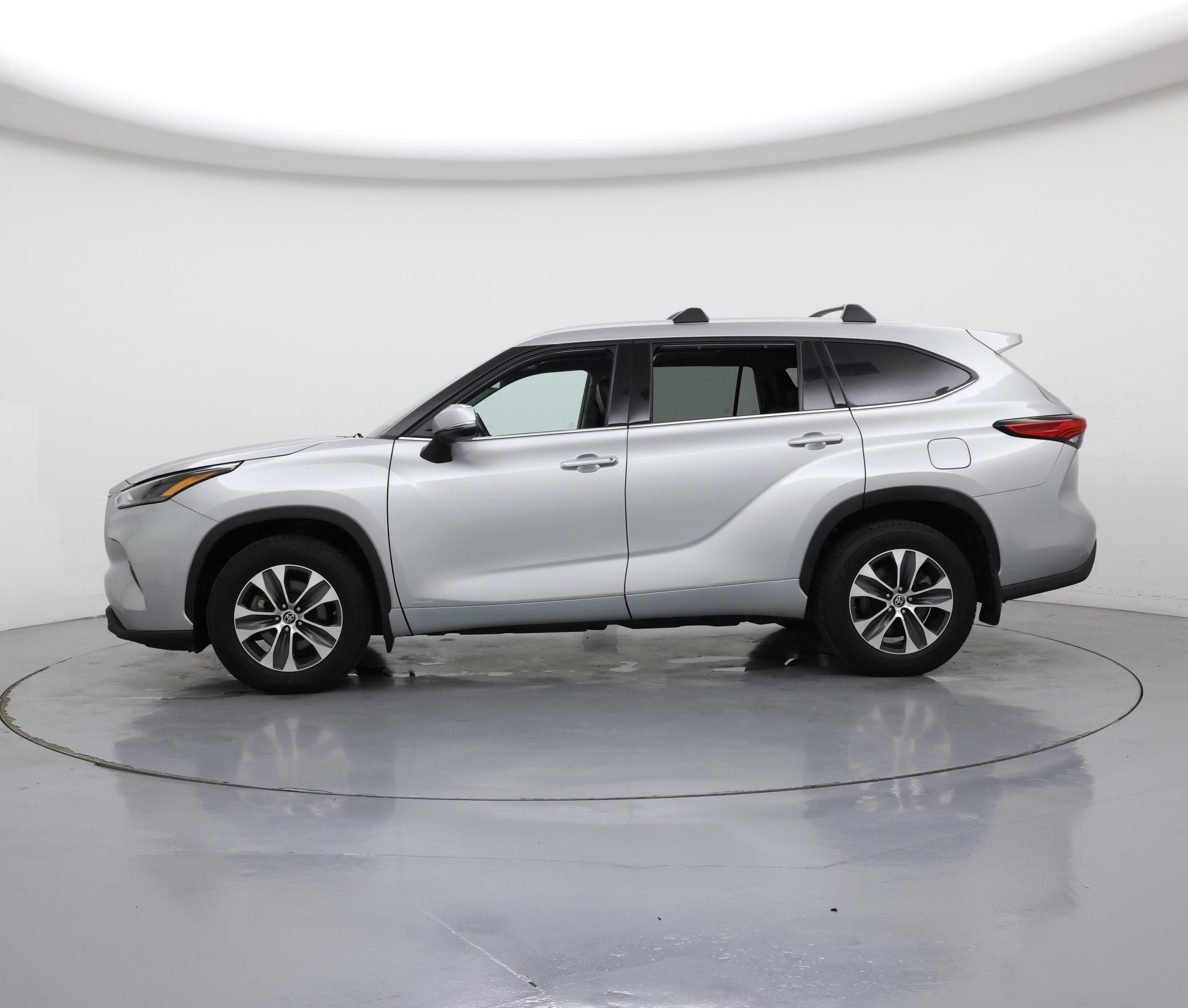 Thumbnail: 2022 Toyota Highlander - 3