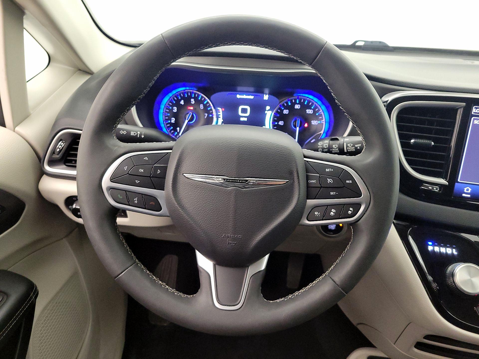 Thumbnail: 2023 Chrysler Pacifica - 10