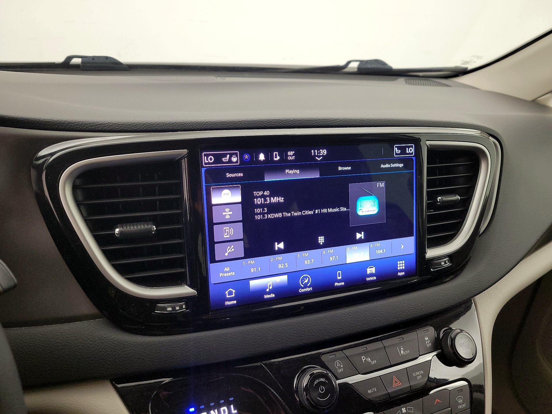 Thumbnail: 2023 Chrysler Pacifica - 15