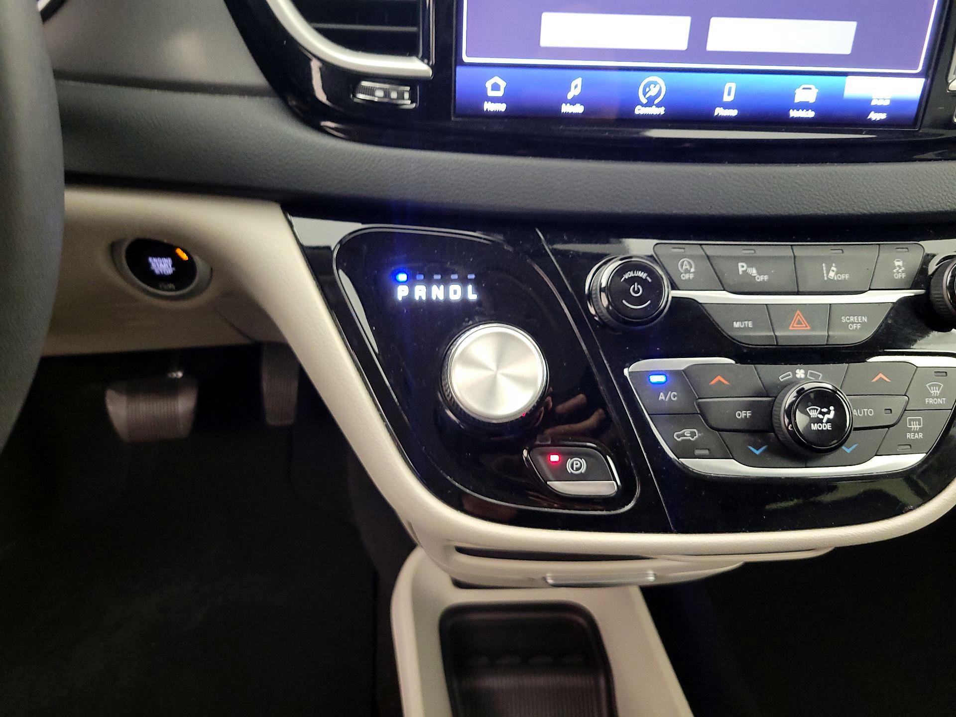 Thumbnail: 2023 Chrysler Pacifica - 17