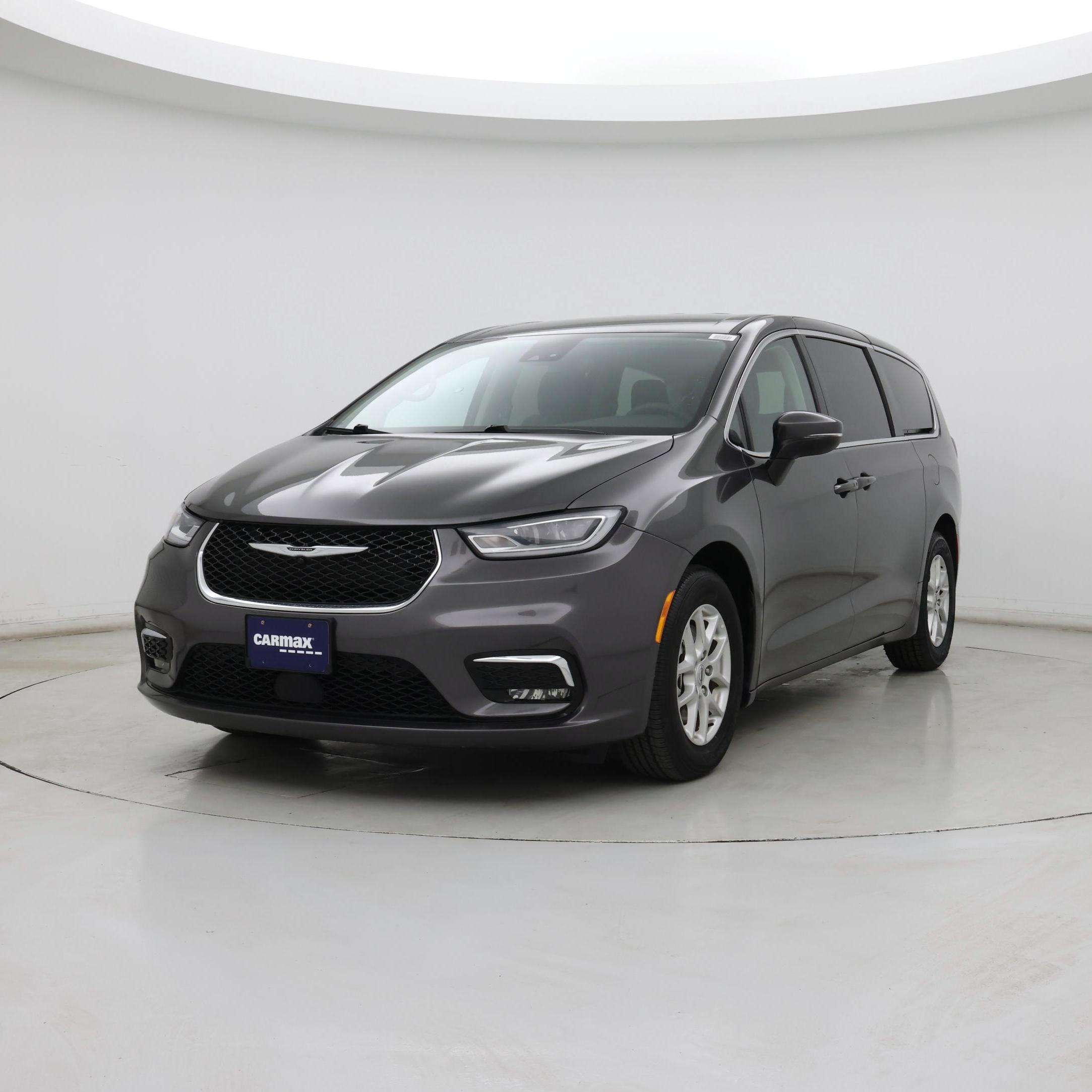 Thumbnail: 2023 Chrysler Pacifica - 4