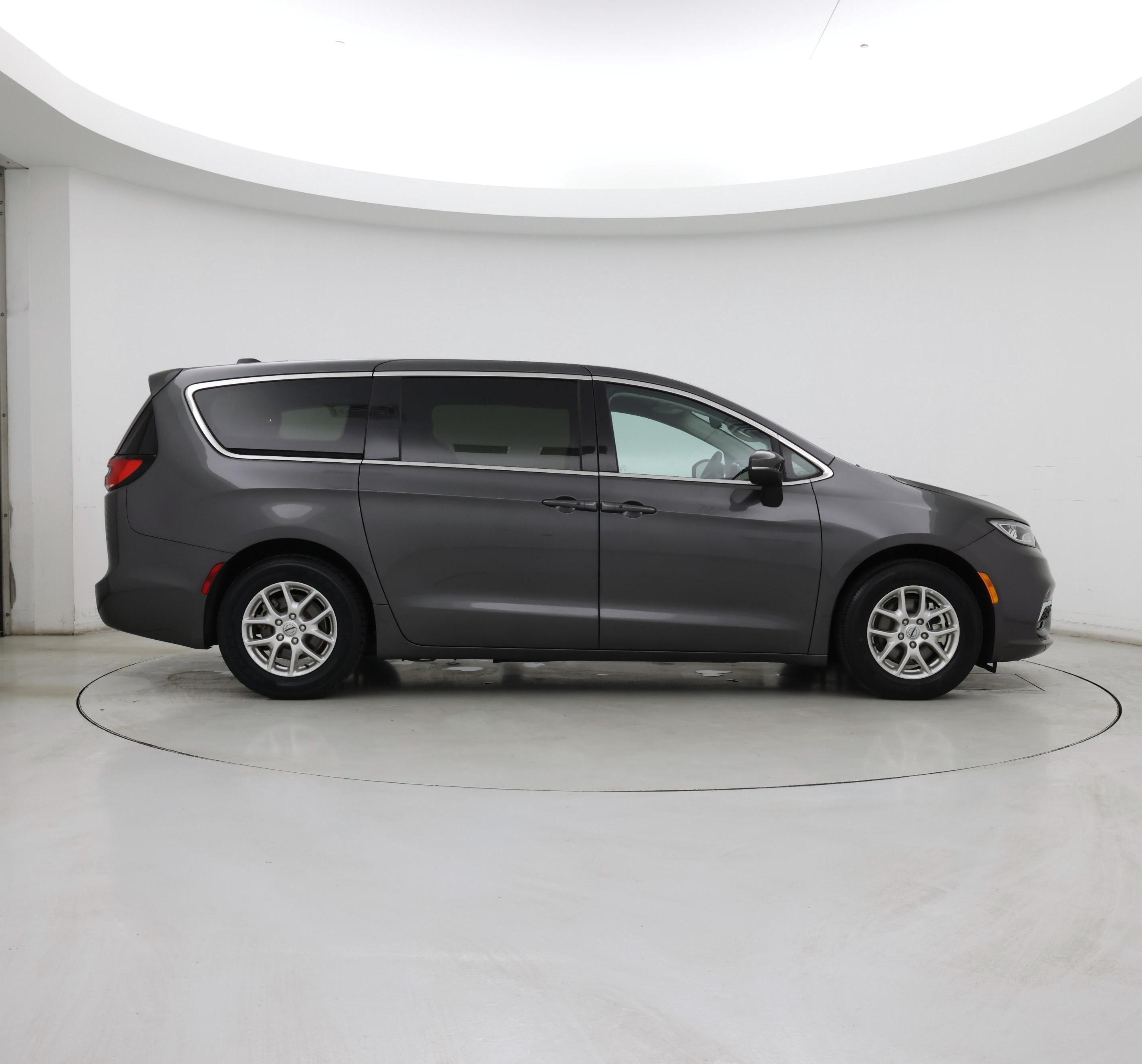 Thumbnail: 2023 Chrysler Pacifica - 7