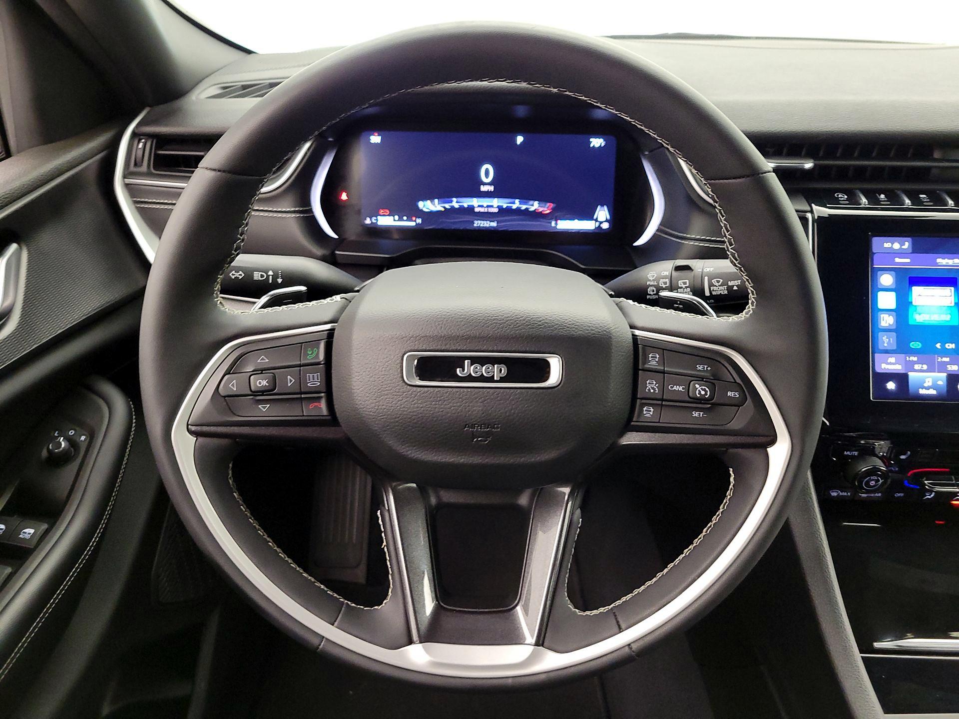 Thumbnail: 2023 Jeep Grand Cherokee - 10