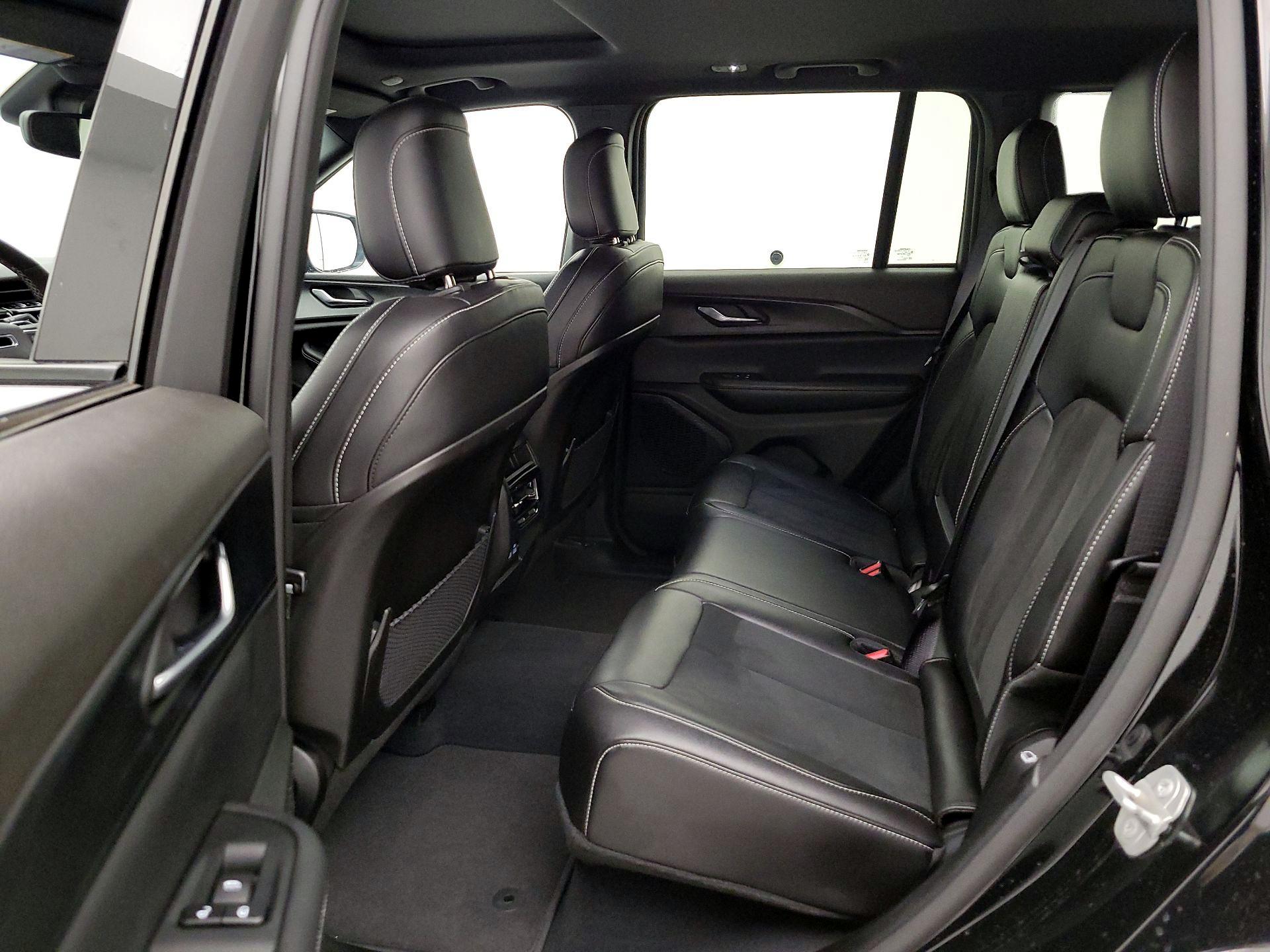 Thumbnail: 2023 Jeep Grand Cherokee - 20
