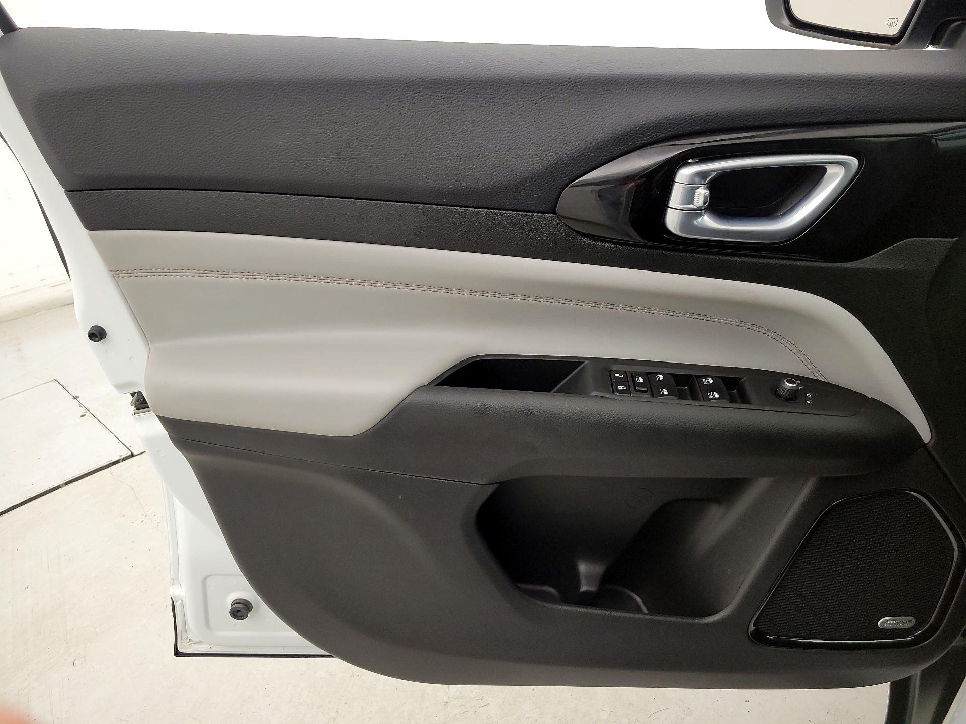 Thumbnail: 2023 Jeep Compass - 12