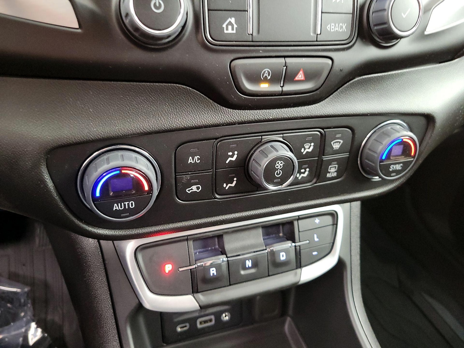 2023 GMC Terrain SLT - Photo 18
