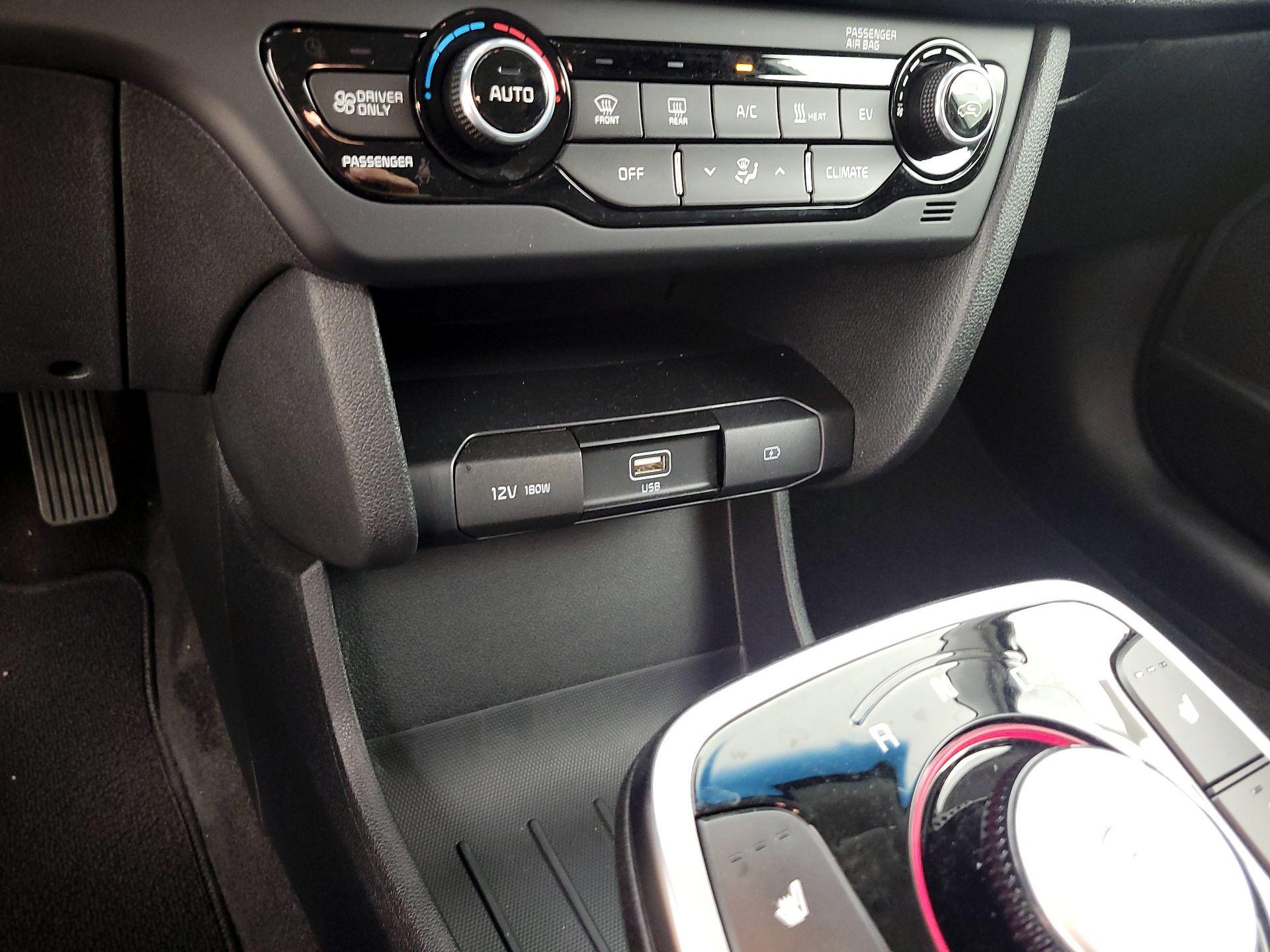 Thumbnail: 2020 Kia Niro - 18