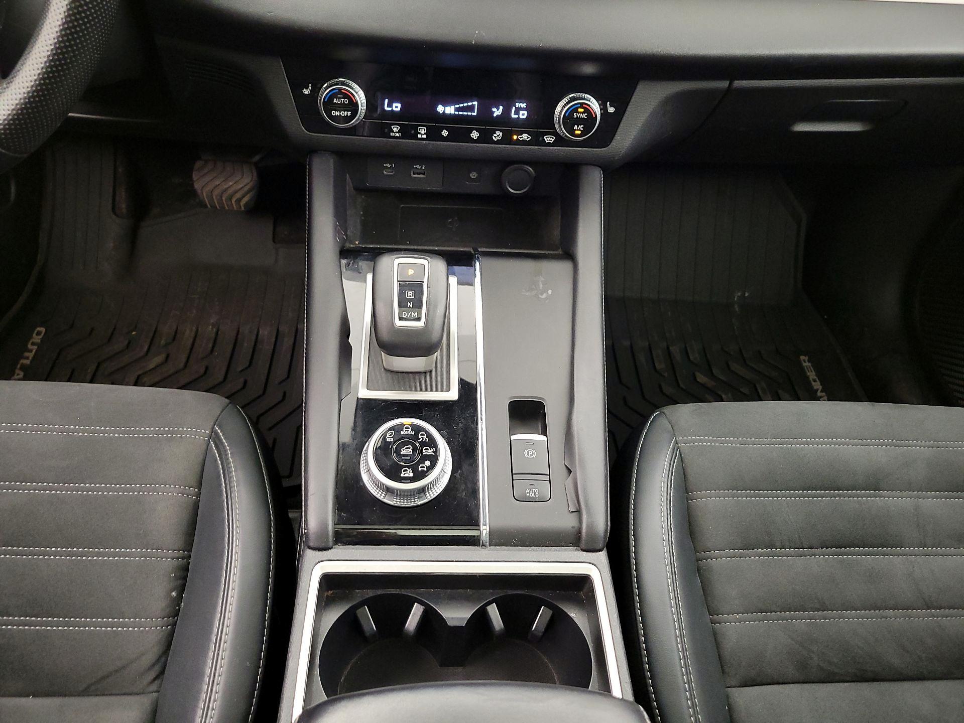 Thumbnail: 2022 Mitsubishi Outlander - 18