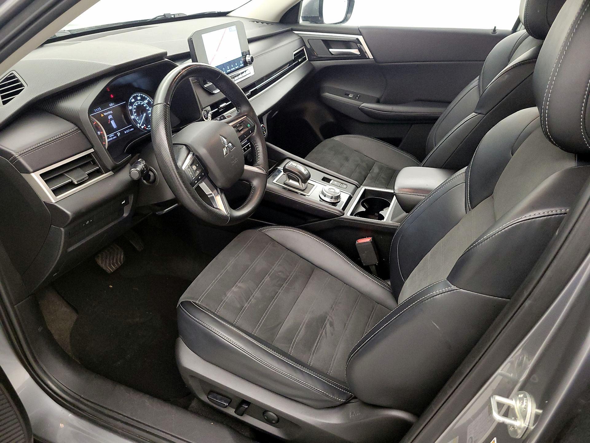 Thumbnail: 2024 Mitsubishi Outlander - 11