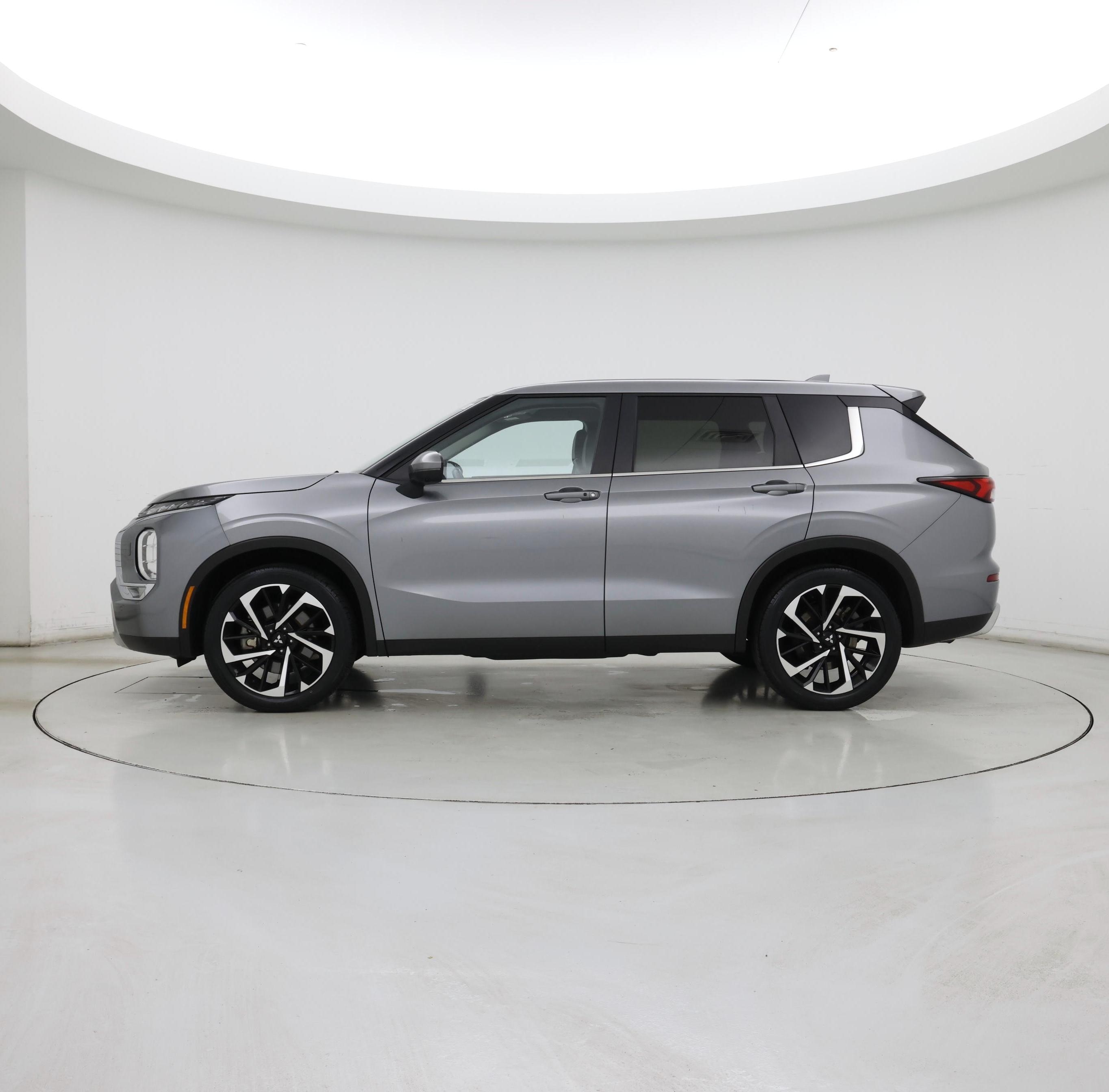 Thumbnail: 2024 Mitsubishi Outlander - 3