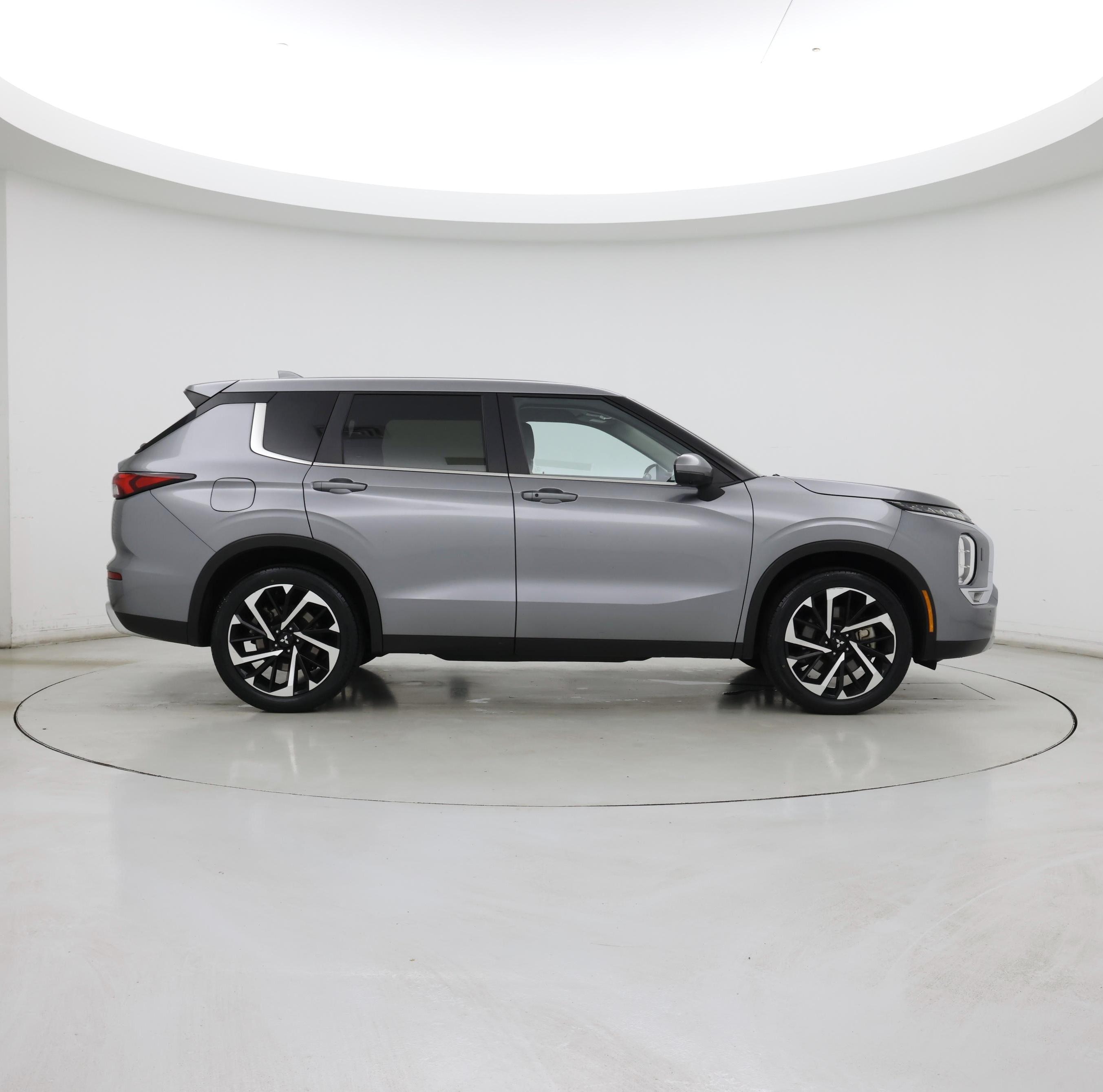 Thumbnail: 2024 Mitsubishi Outlander - 7