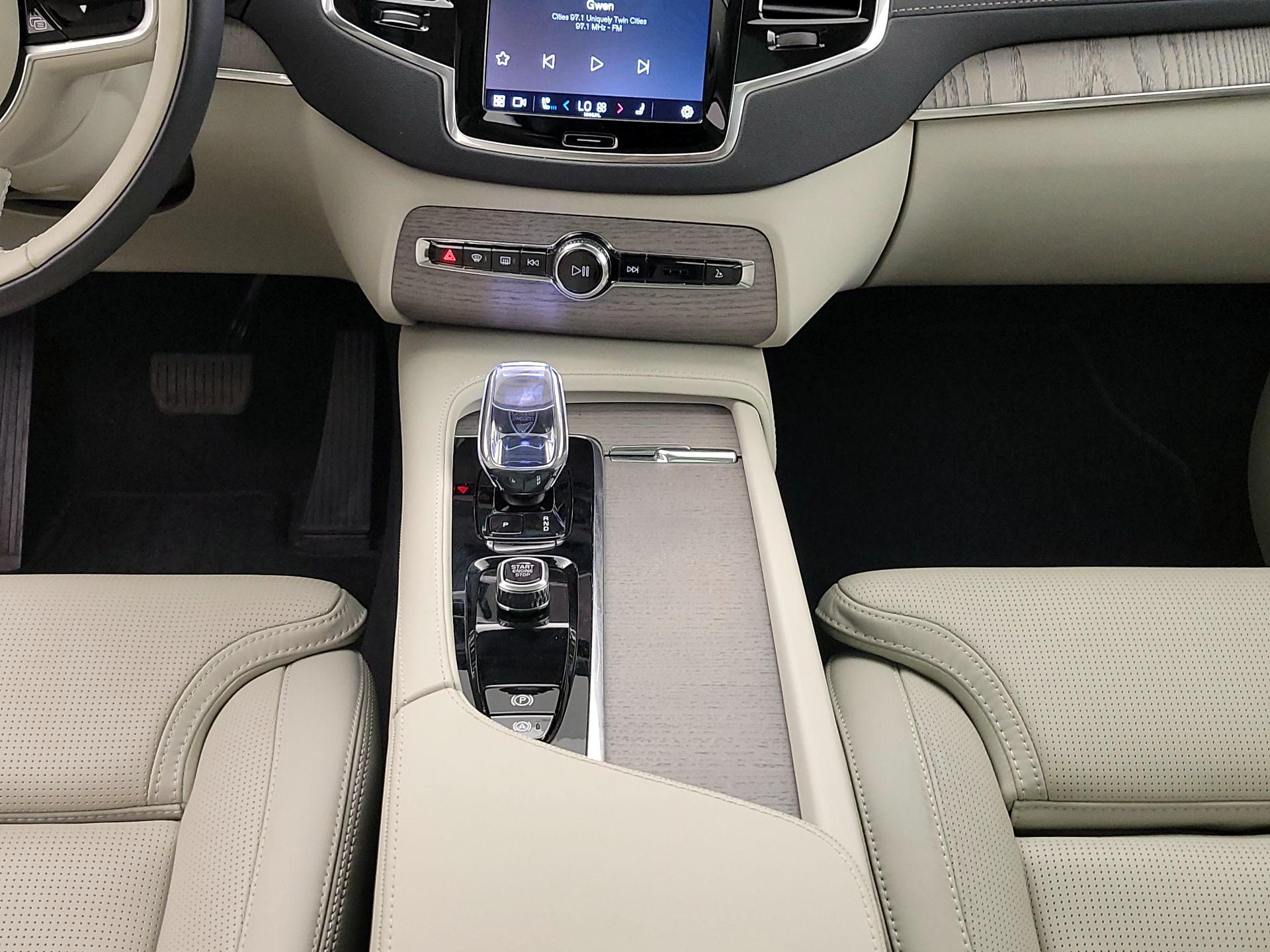 Thumbnail: 2025 Volvo XC90 - 18