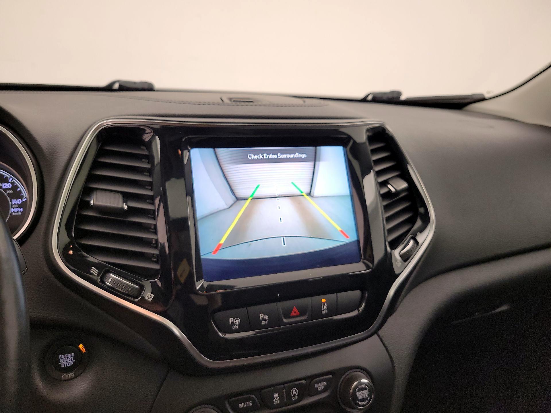 Thumbnail: 2019 Jeep Cherokee - 15