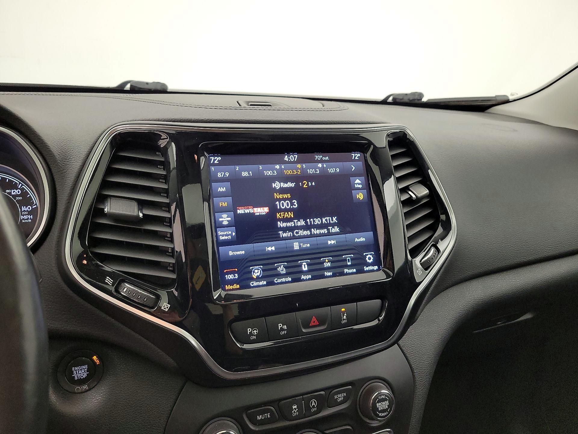 Thumbnail: 2019 Jeep Cherokee - 16